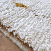 Large Moroccan rug made of natural wool, dimensions 250x150 cm, handmade.