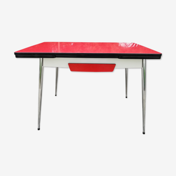 Vintage table in red formica vermillion