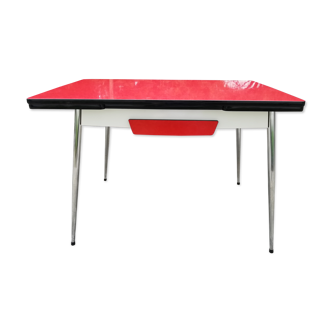 Vintage table in red formica vermillion