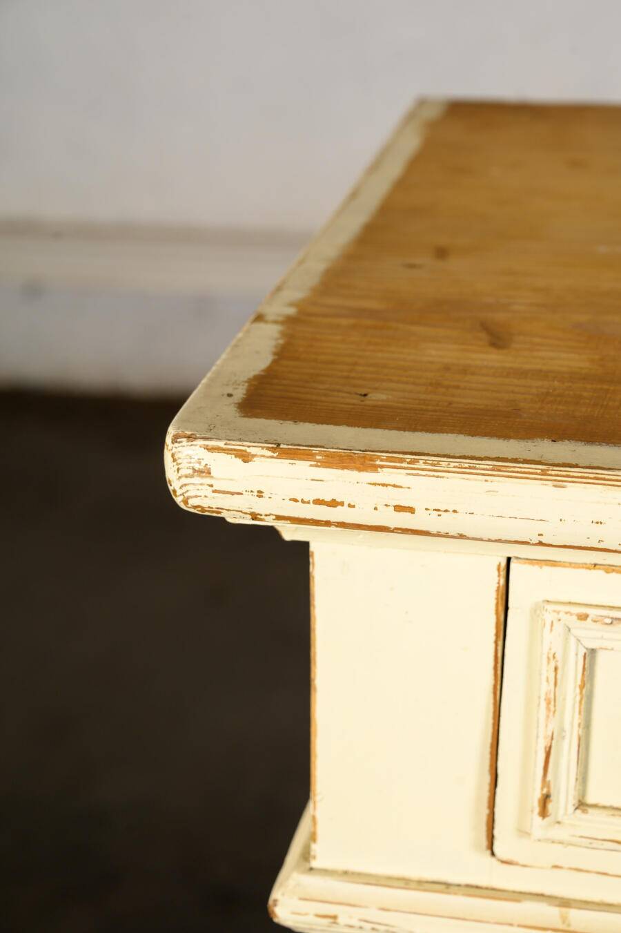 Country buffet with 2 doors