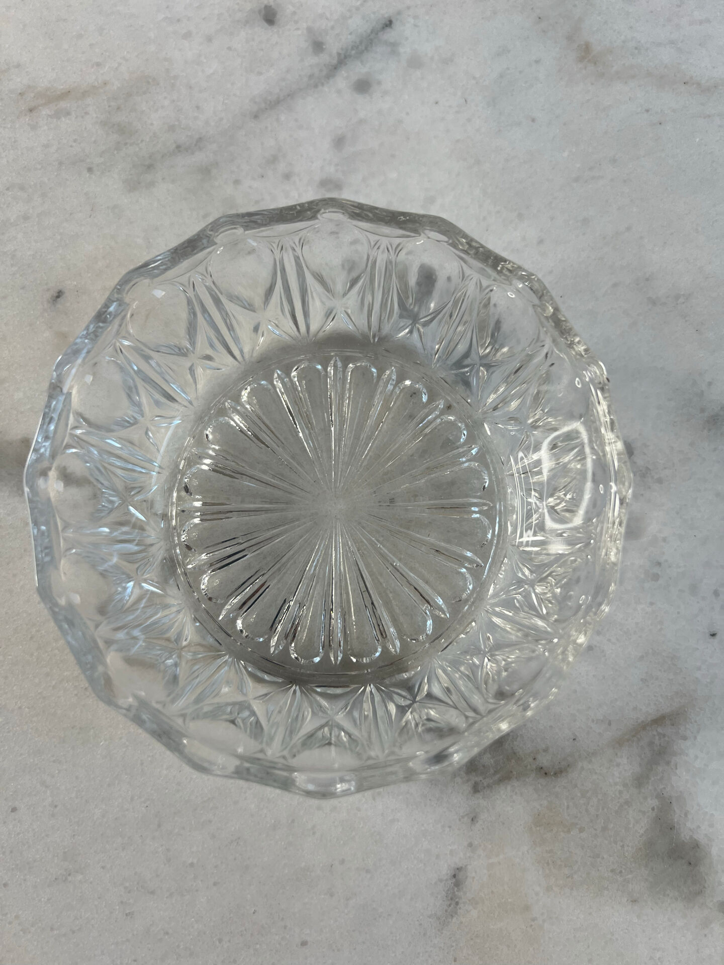 Cut glass bowl with oval pattern 11cm