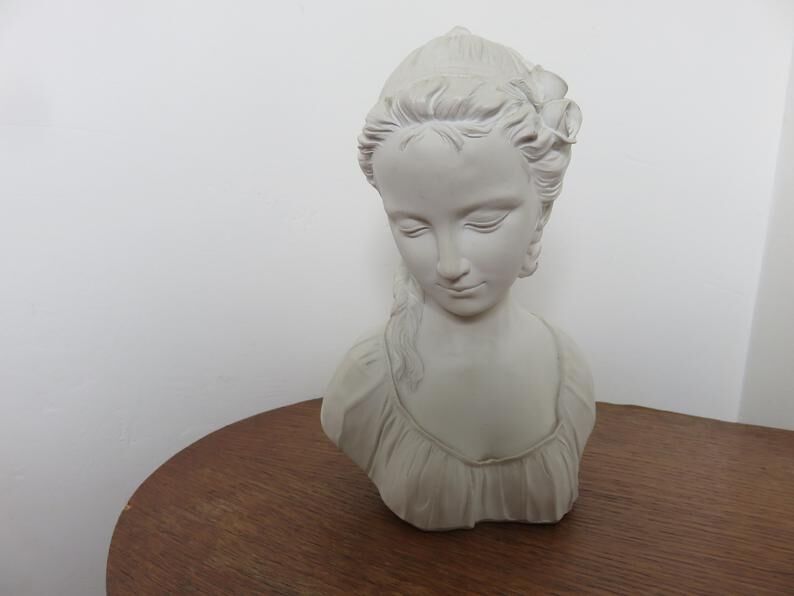 Bust "woman" in plaster