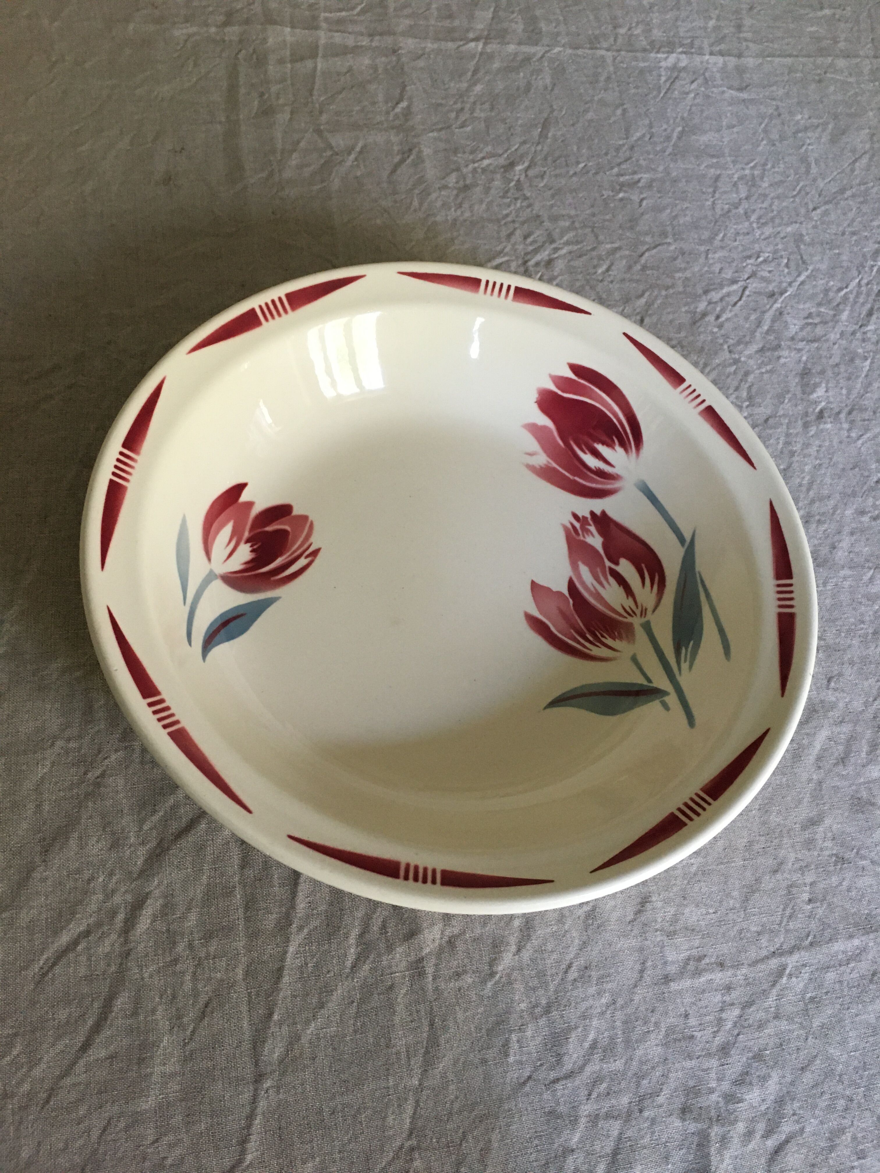 Round hollow earthenware dish