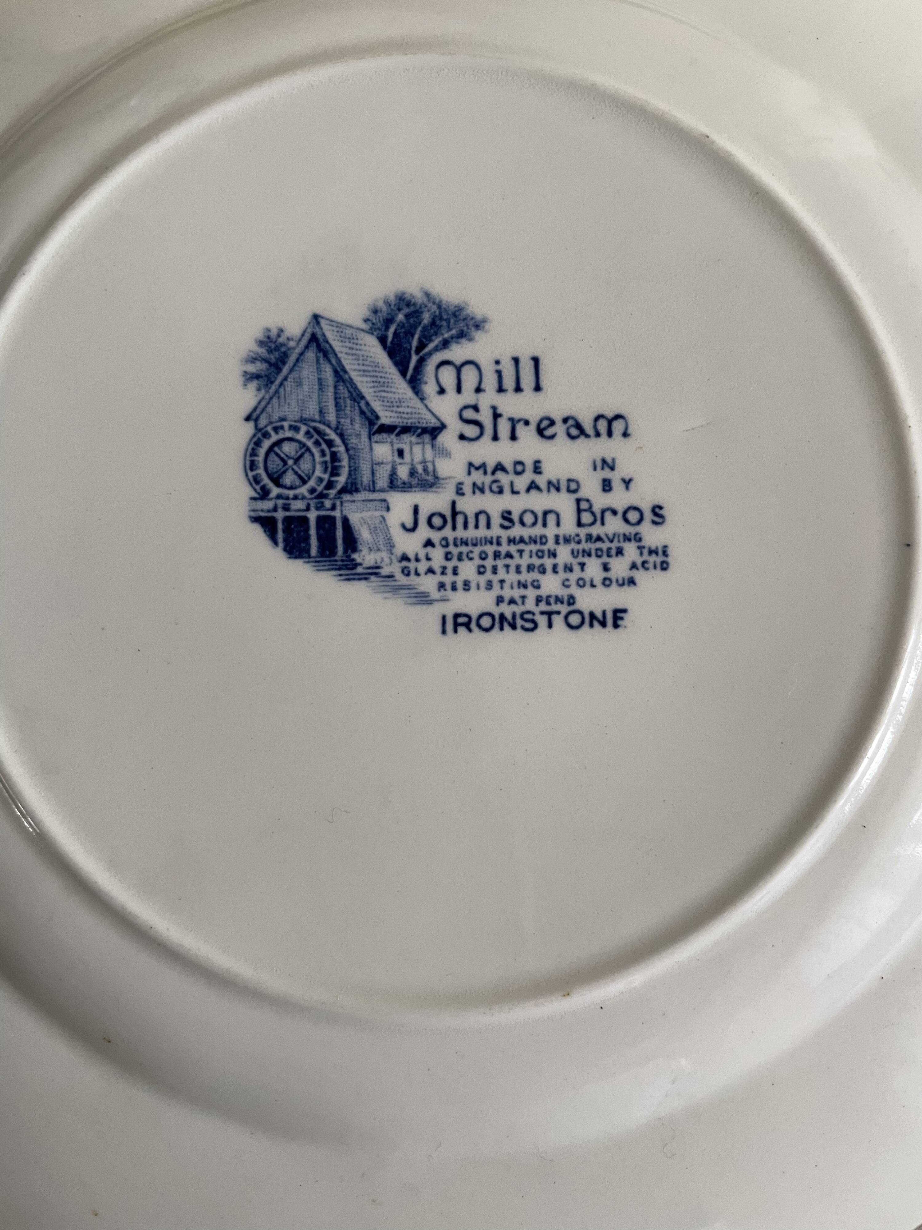 Teapot set and mill stream dish