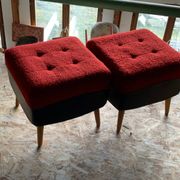Set of 2 mid-century stools in red and black fabric and faux leather, with light wood legs.