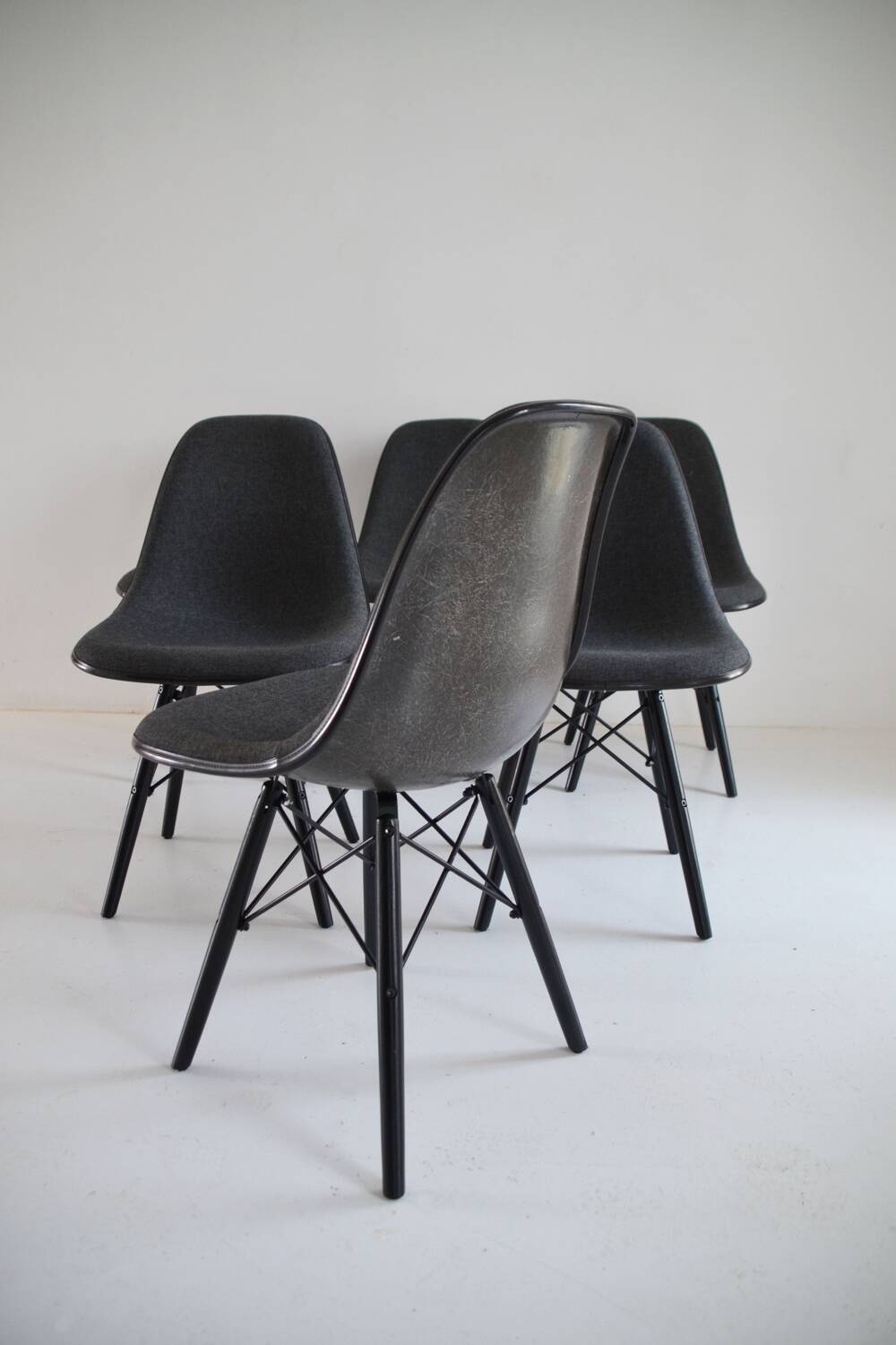 6 Charles EAMES fiberglass chairs by Vitra