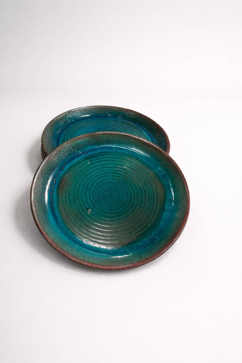 Set of 5 ceramic plates – ø 24.5 cm – signed tournay