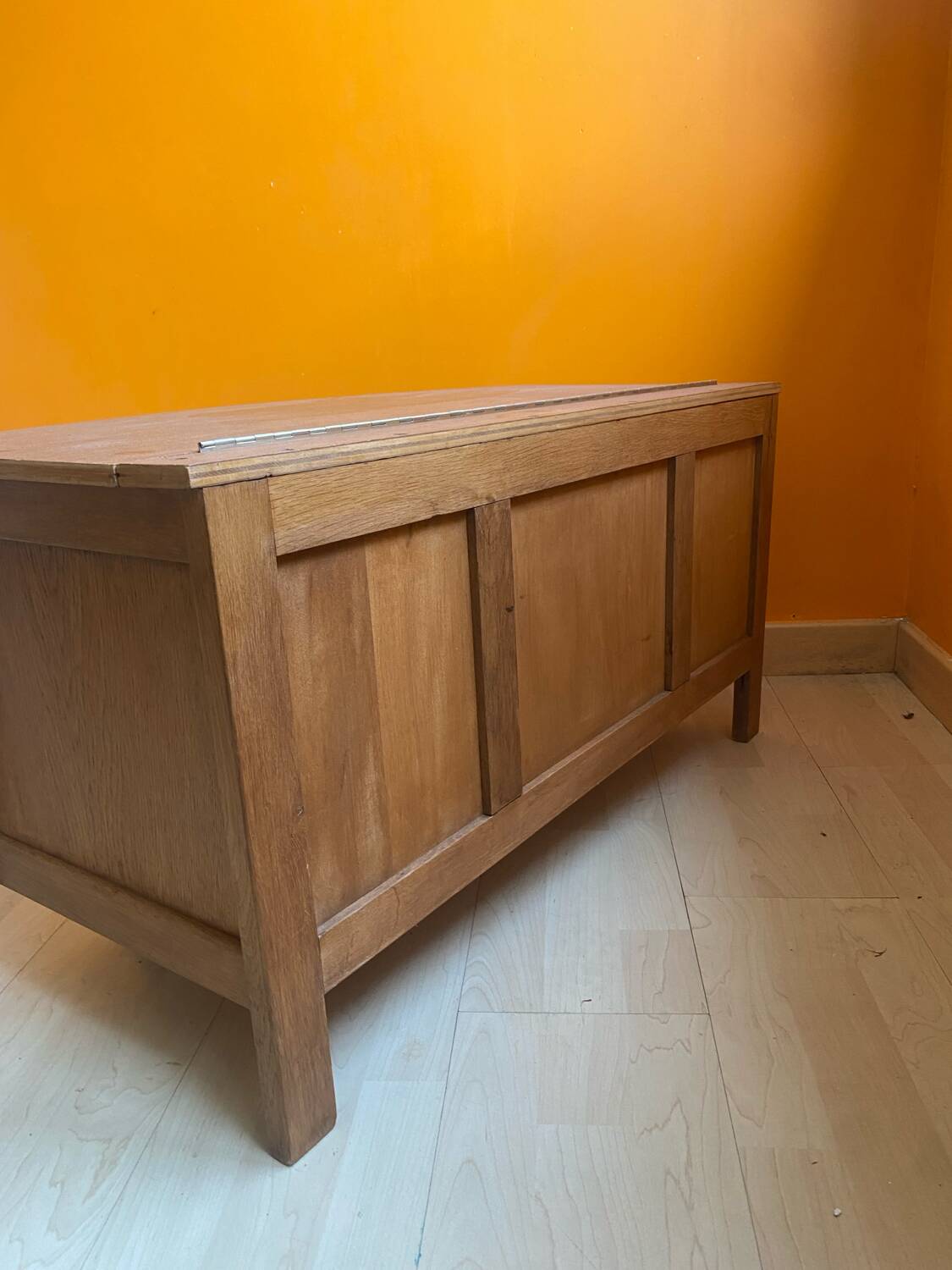 Coffre en bois et rotin