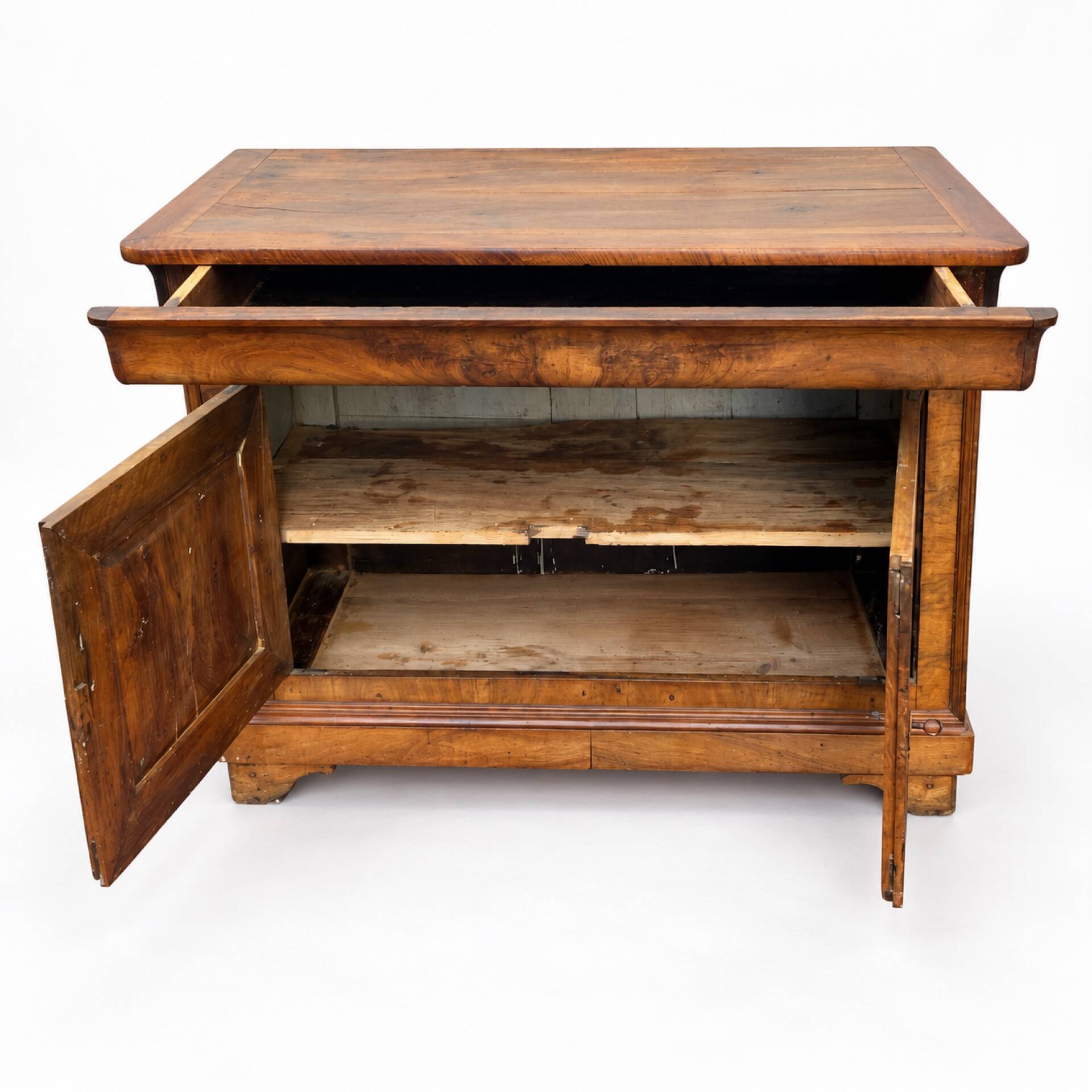 Low buffet - very much in walnut Louis-Philippe from the 19th century