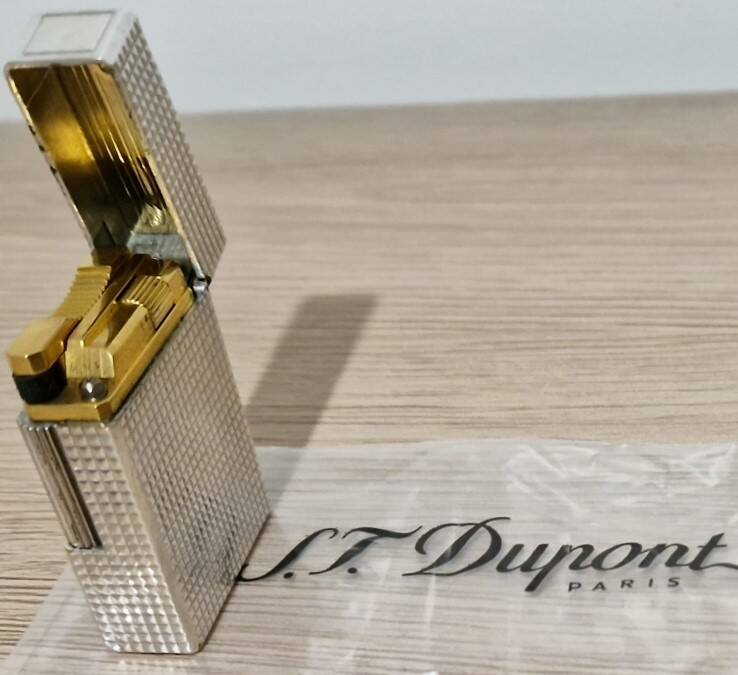 Vintage lighter S.T. Dupont Paris – Guilloché silver – 1980s/1990s