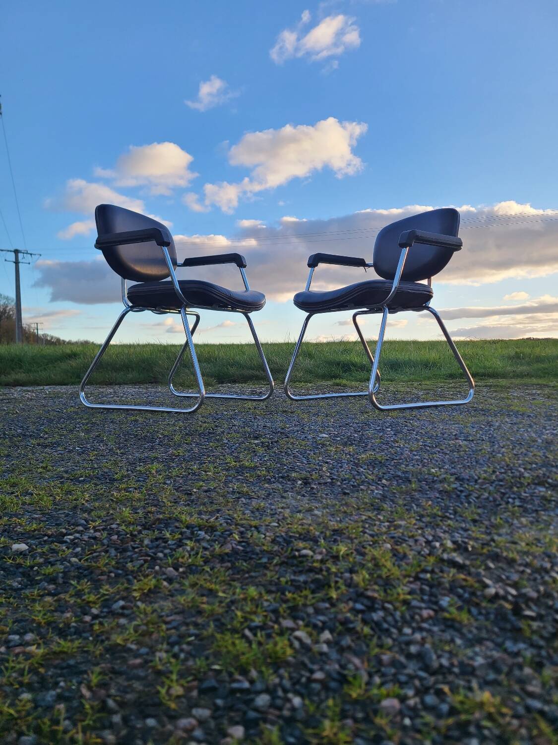 Pair of Unimob Lingua 97 armchairs
