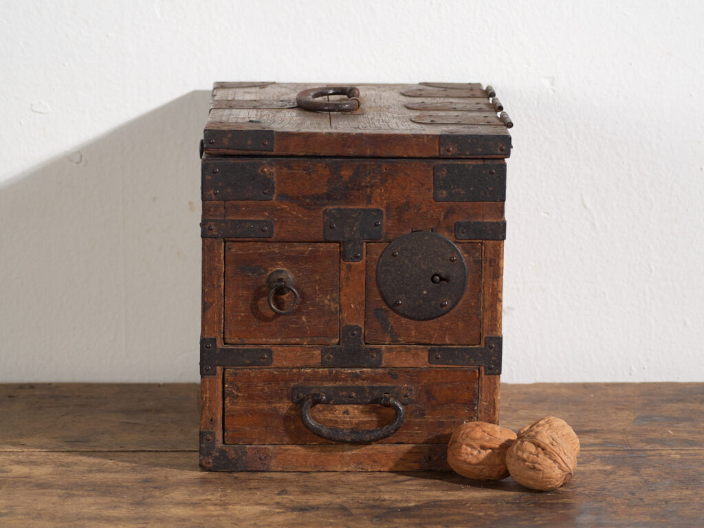 Antique Japanese chest with drawers and ironwork – portable tansu – Meiji–Taishō period (c. 1880–1920)