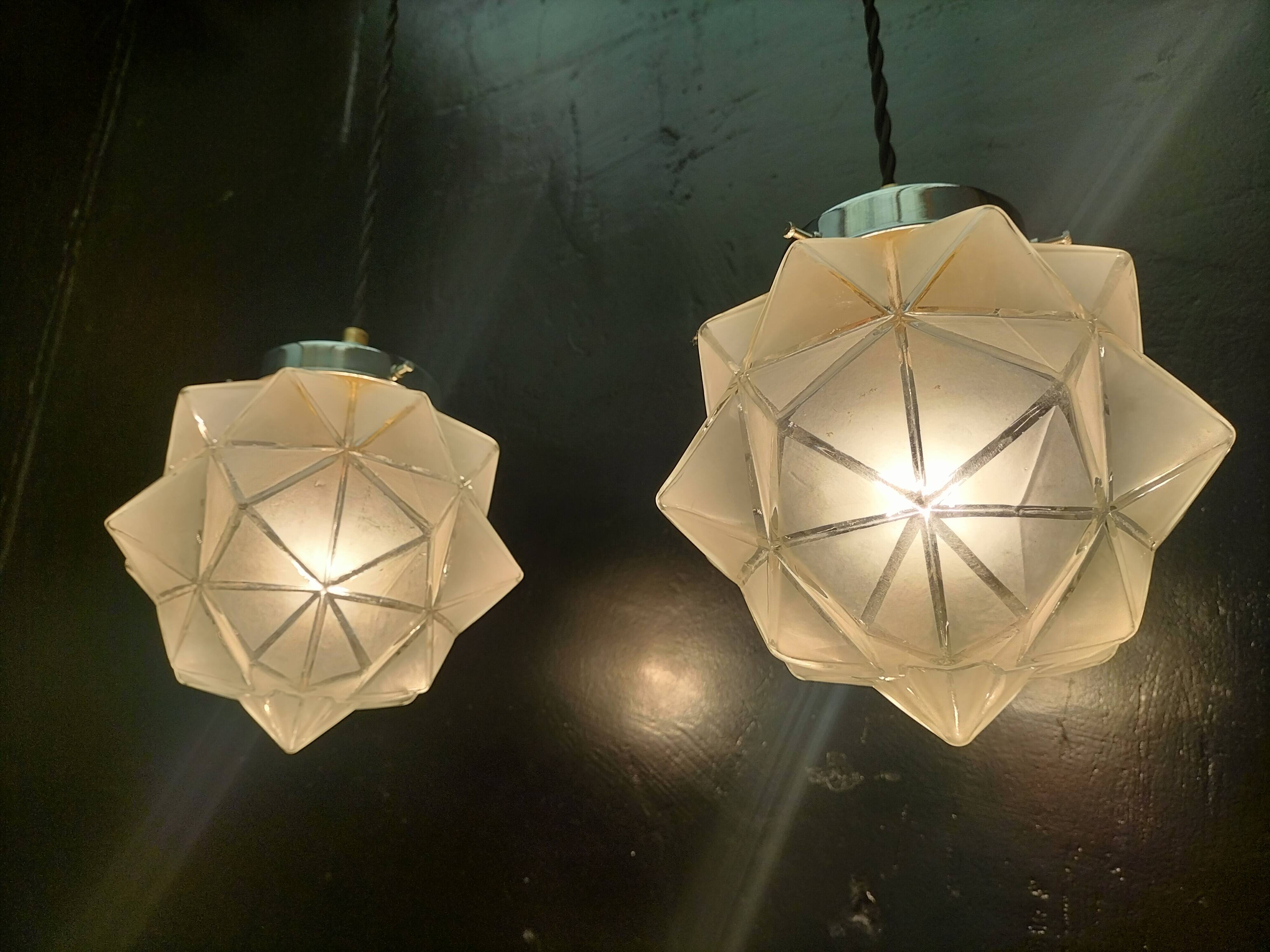 Paire de suspensions art déco en verre