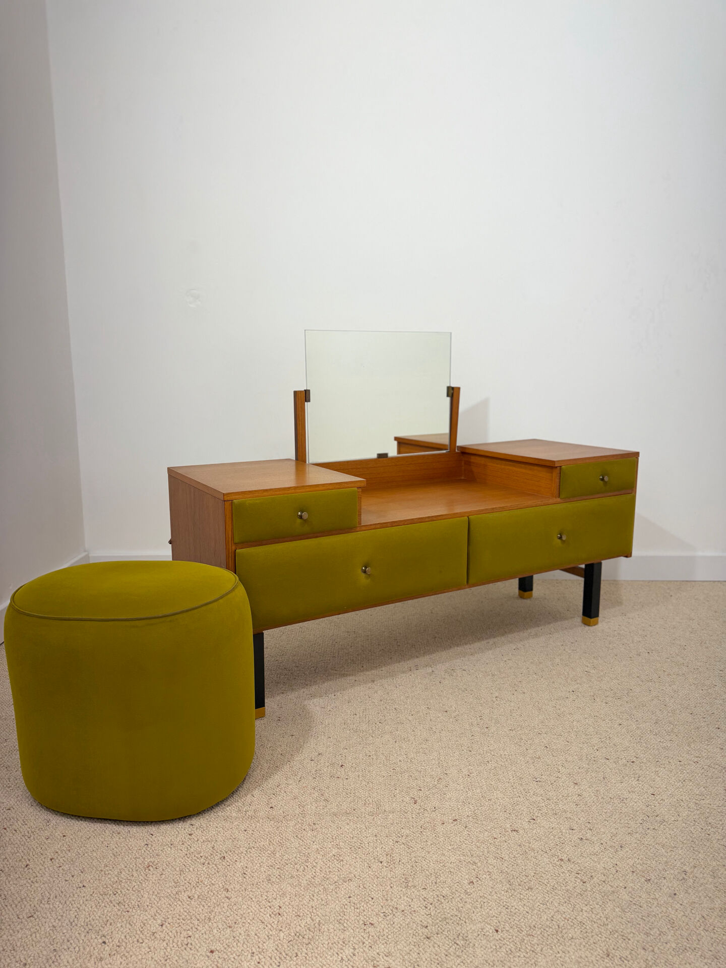 Coiffeuse et son pouf par Roger Landault, années 70