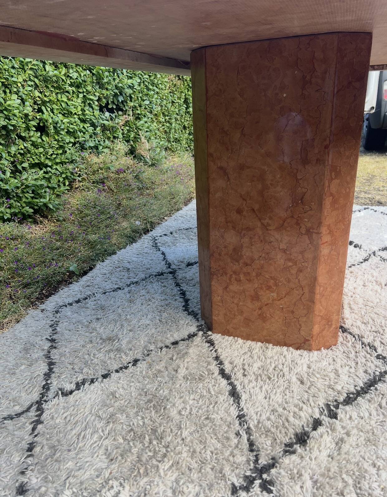 Large dining table in Rosso Alicante marble from the 70s-80s.