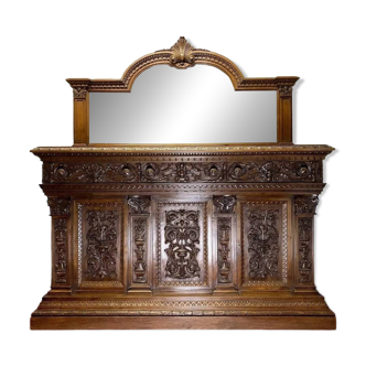 Buffet Renaissance en noyer sculpté vers 1850