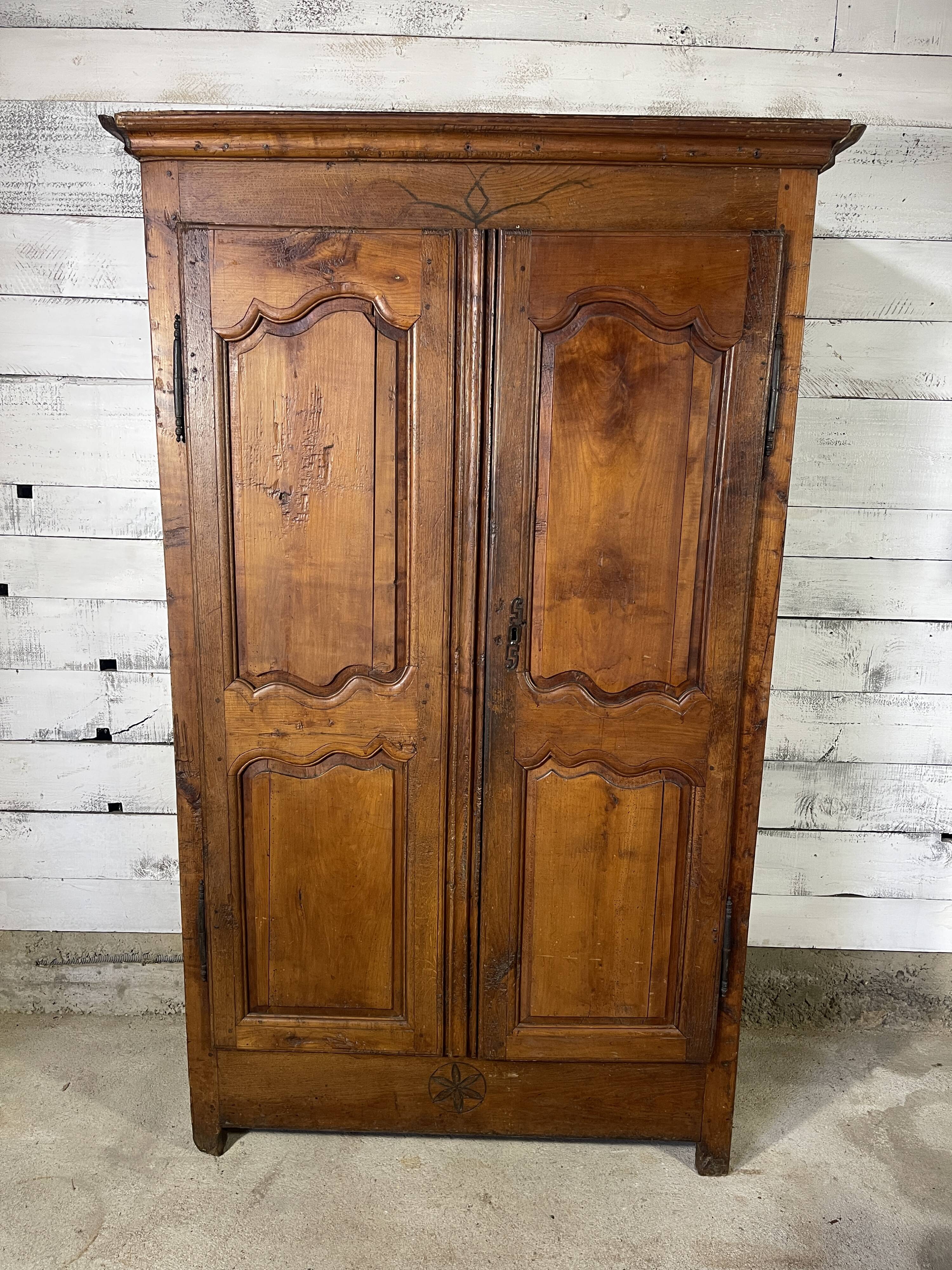 Ancienne armoire en chêne