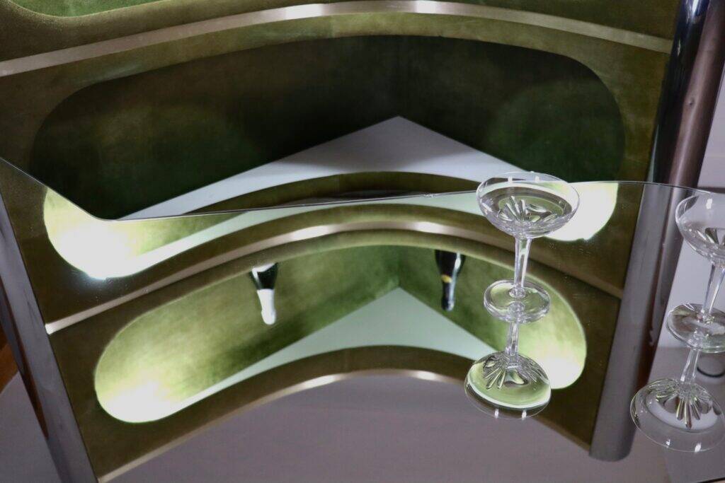 Suede and chrome dry bar with barstools in green by Willy Rizzo, Italy 1970s