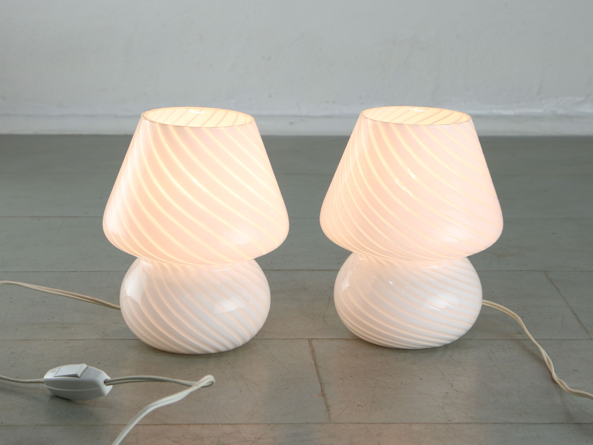 Vintage Murano mushroom swirl table lamp, 70s