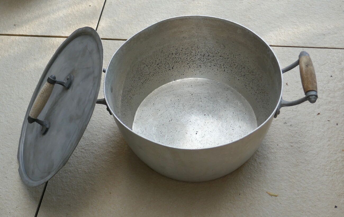 Pot in pure aluminum Le Trèfle