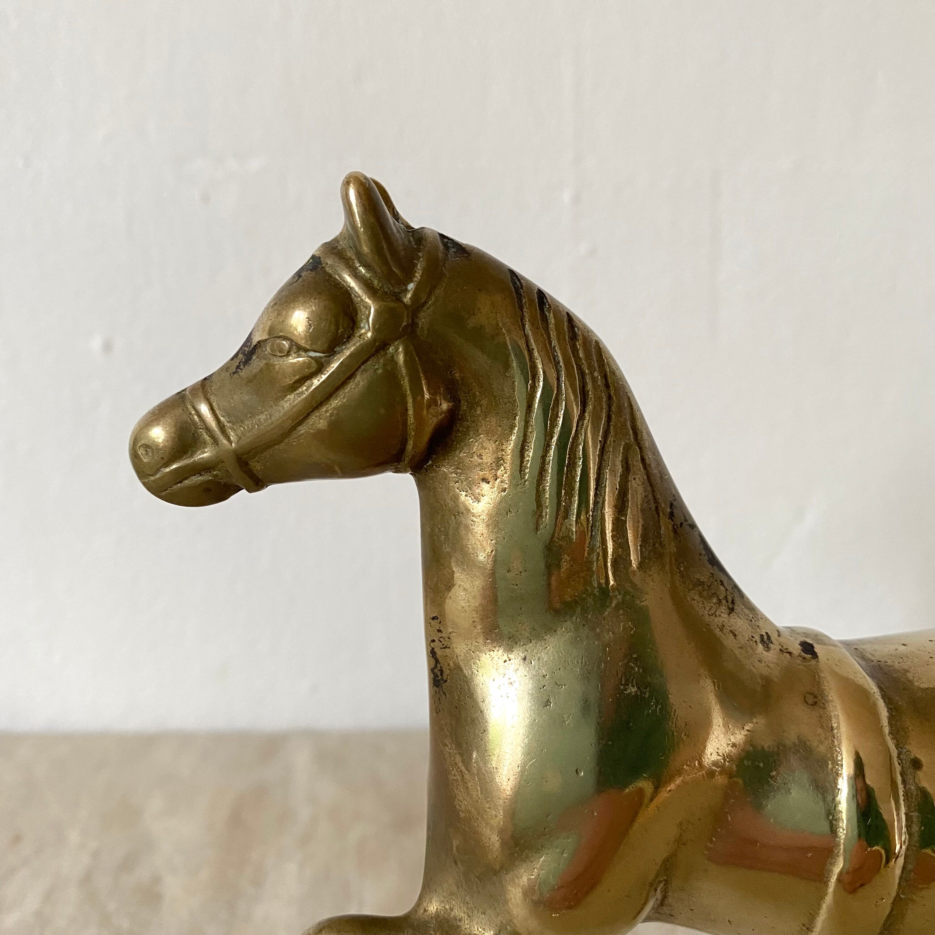 Cheval en laiton doré
