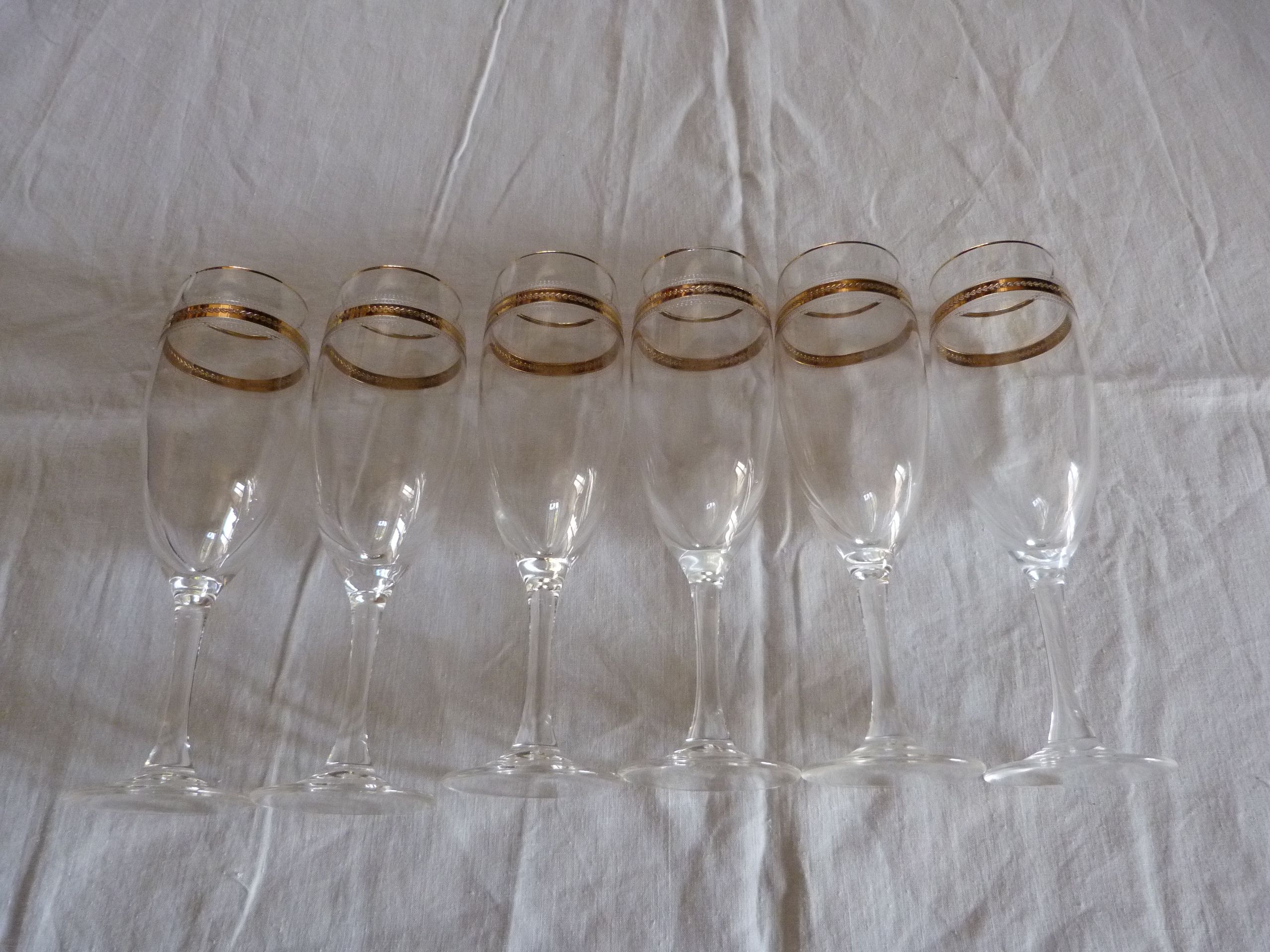 Set of 6 flutes with champagne crystal baccarat filet gold hand engraving