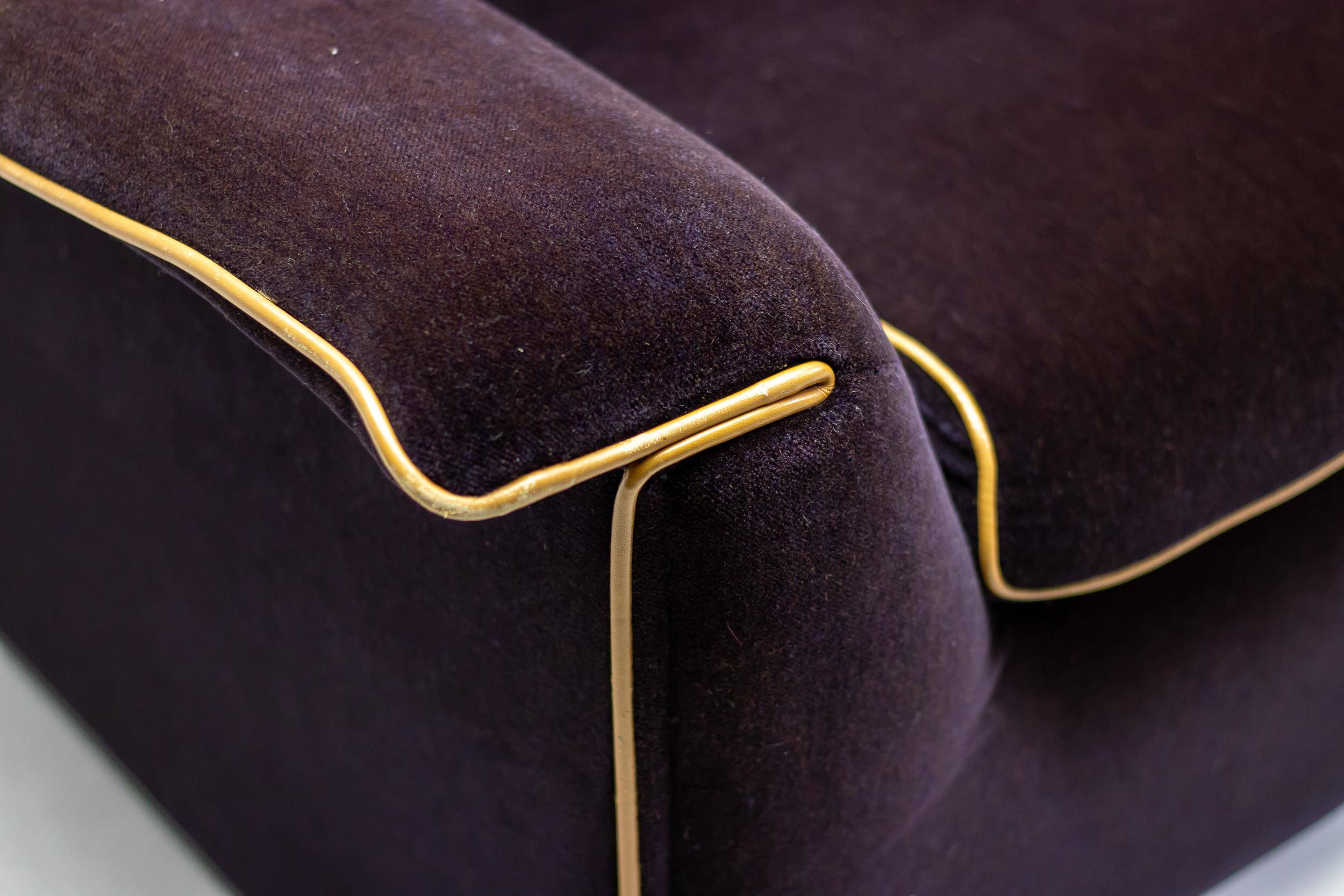 Lauriana sofa in velvet by Afra & Tobia Scarpa