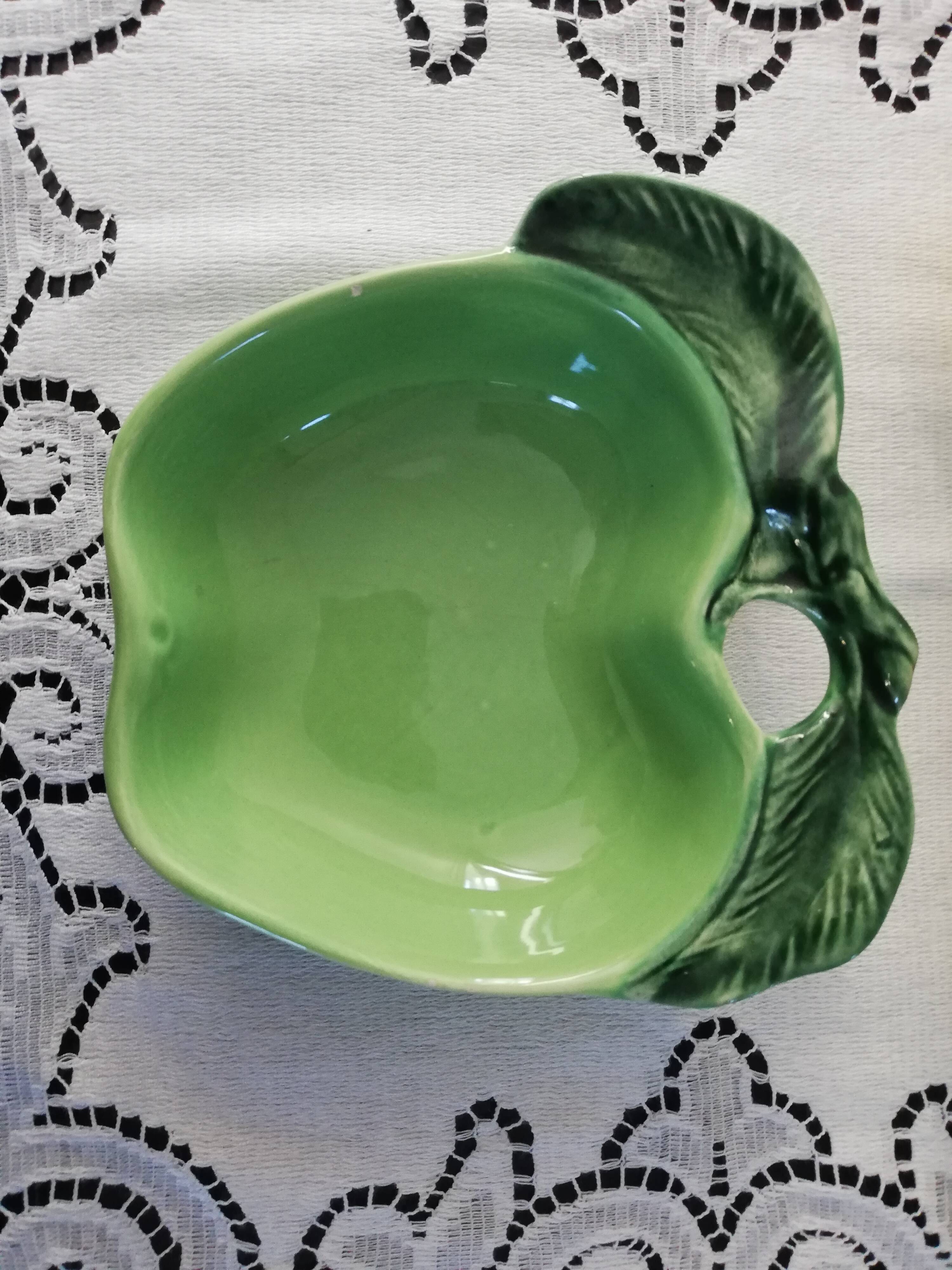 Lot 2 slip ceramic cups