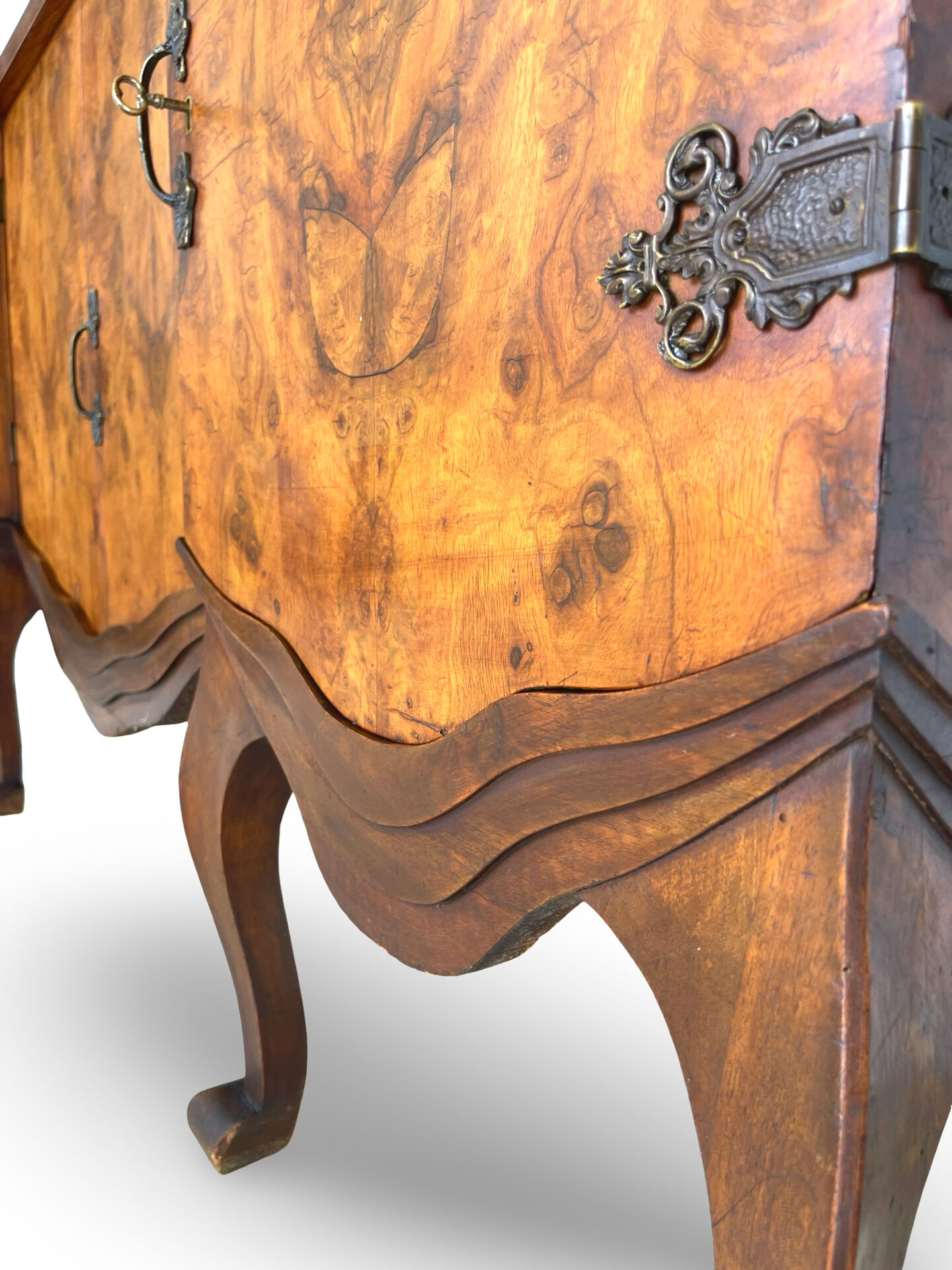 Walnut buffet, antique Italian, 1930s.
