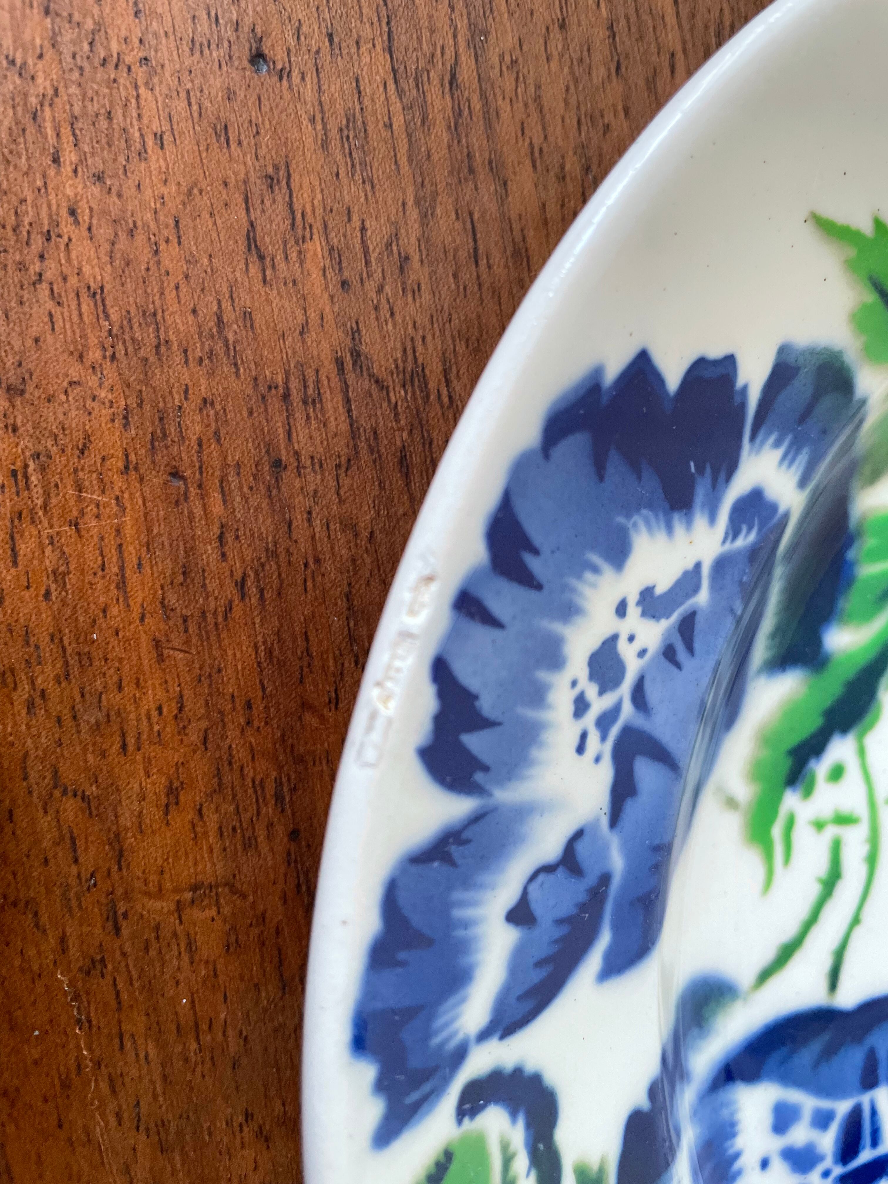 Set of 4 flat plates mismatched