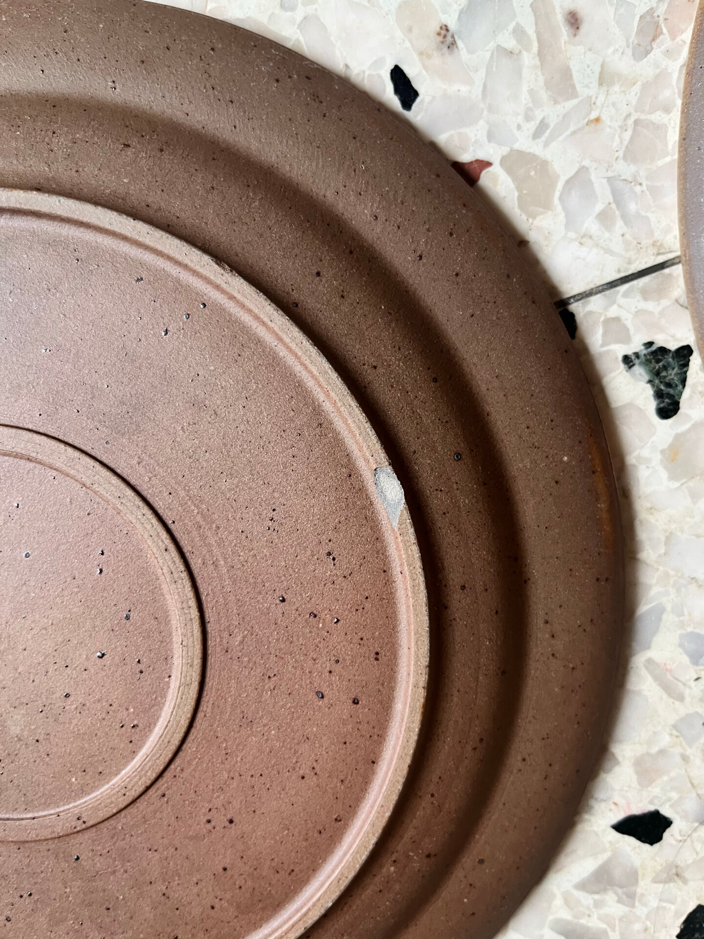 6 assiettes plates en grès 