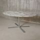 Table de repas en marbre et acier chromé, aluminium coulé, France c. 1970