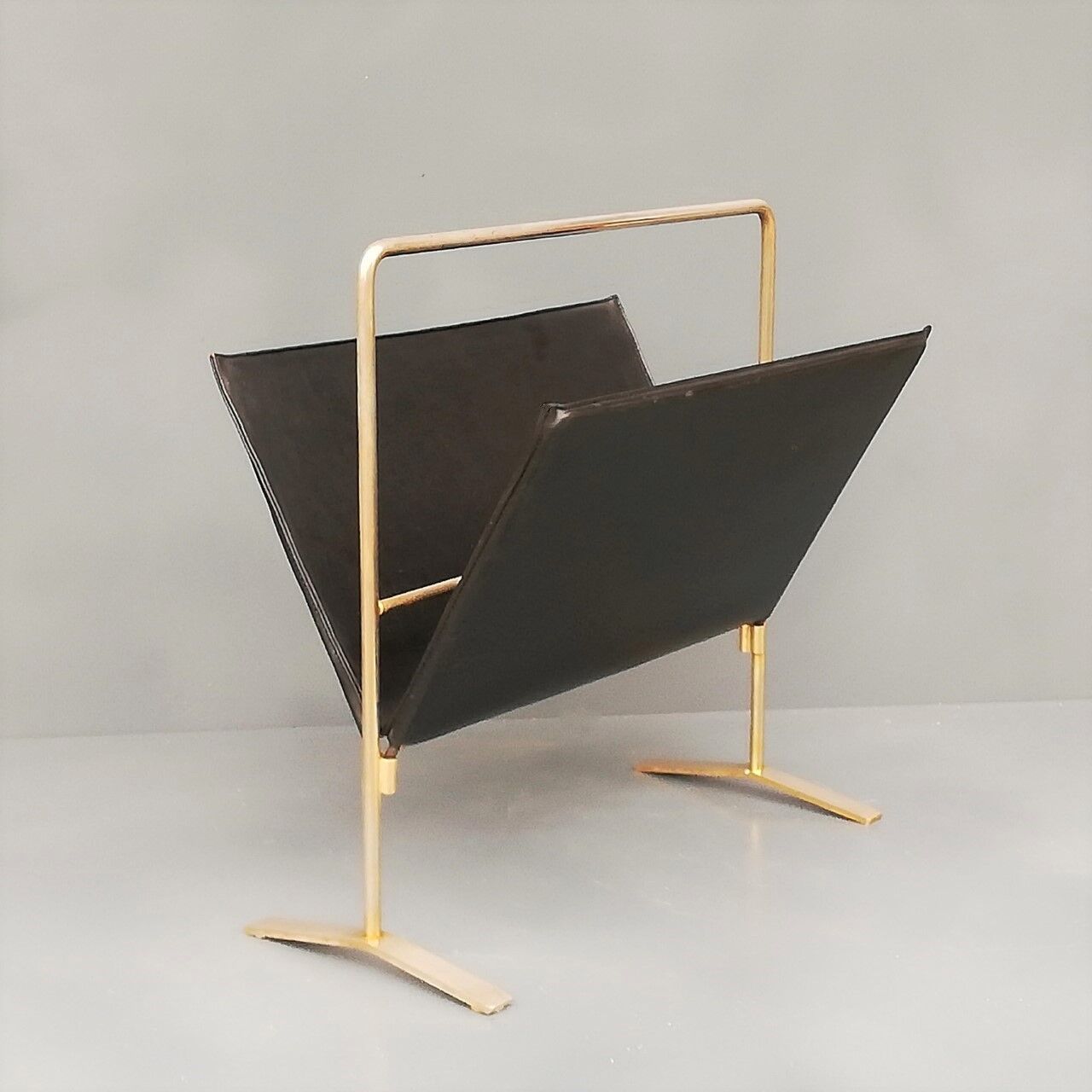 Magazine holder 60s in metal and imitation leather