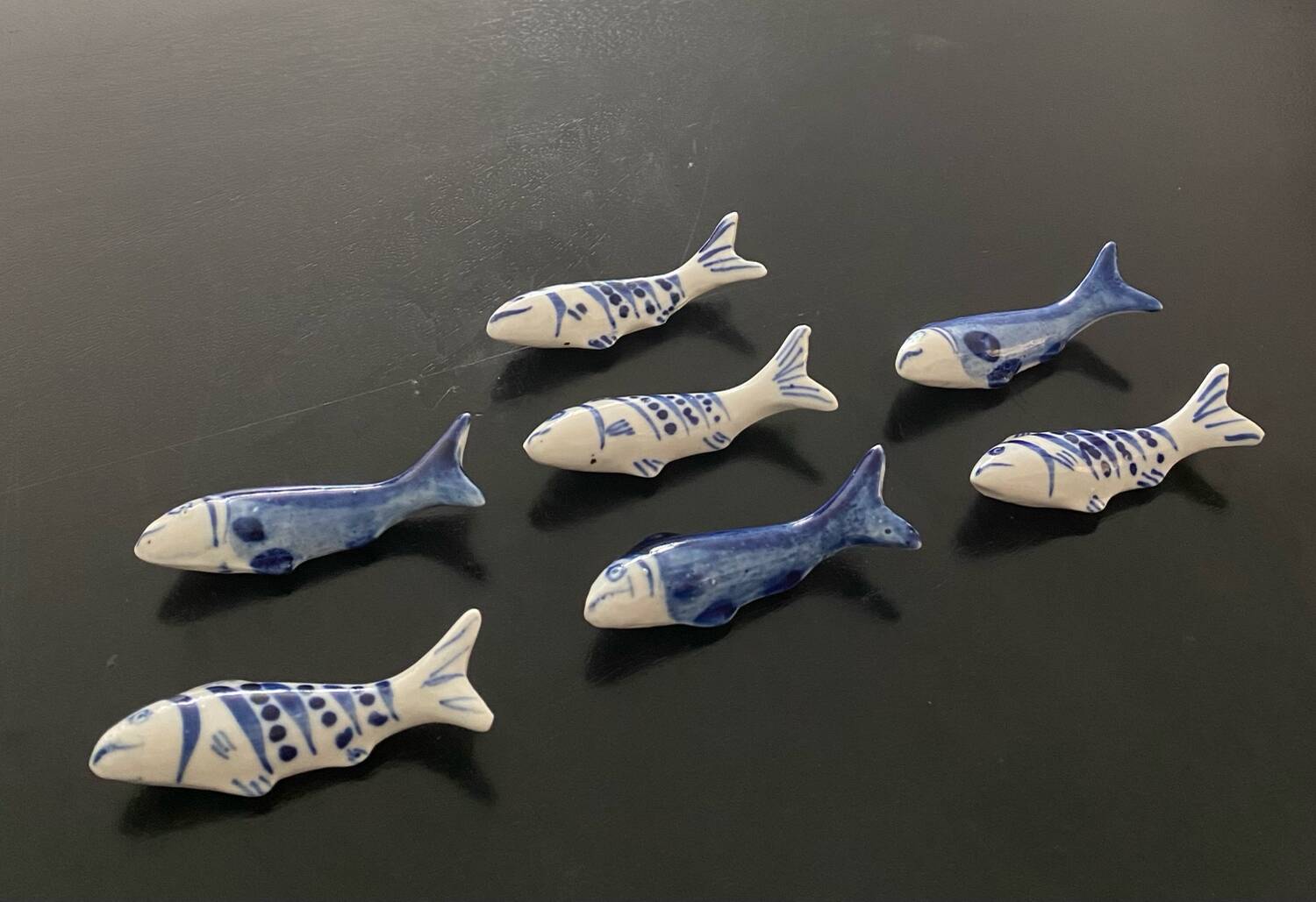 7 fish-shaped porcelain knife holders