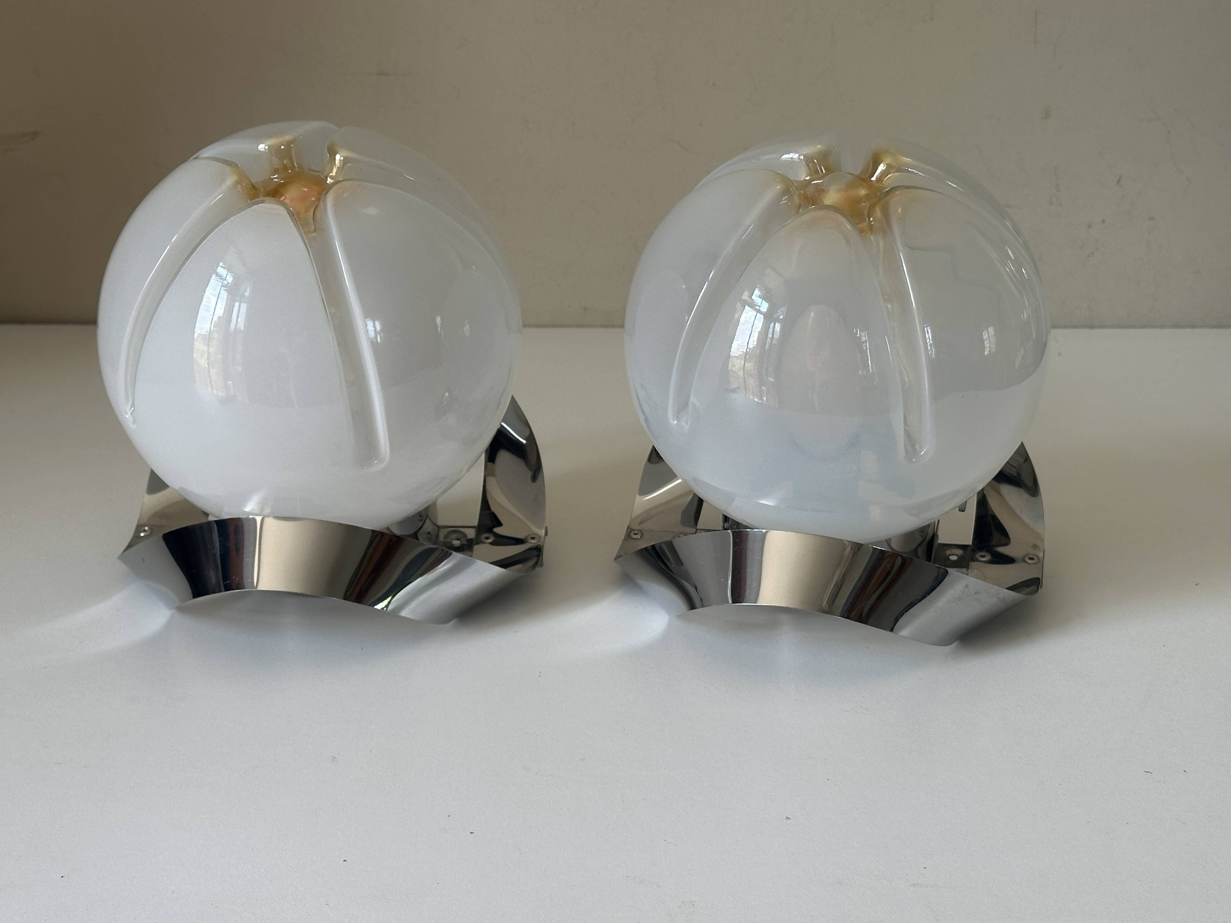 Pair of vintage design wall lights from the 70s