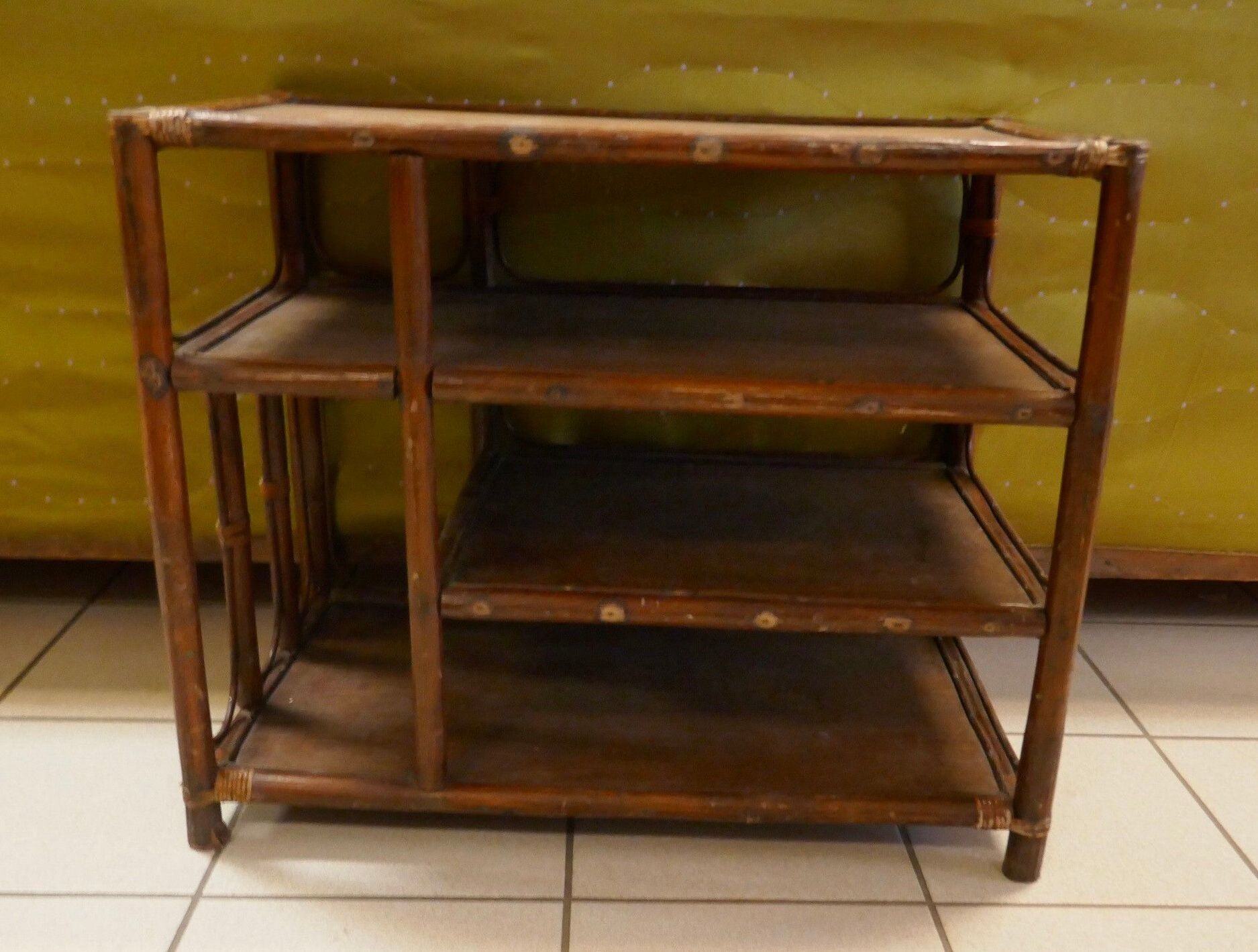 Meuble d’appoint en bambou