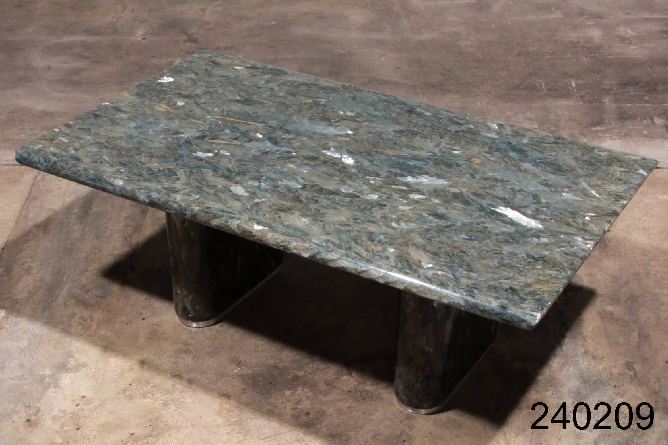 Table basse vintage en pierre naturelle italienne – Design élégant et long