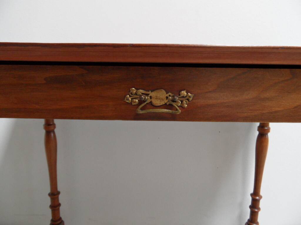 Antique mahogany sidetable with drawer
