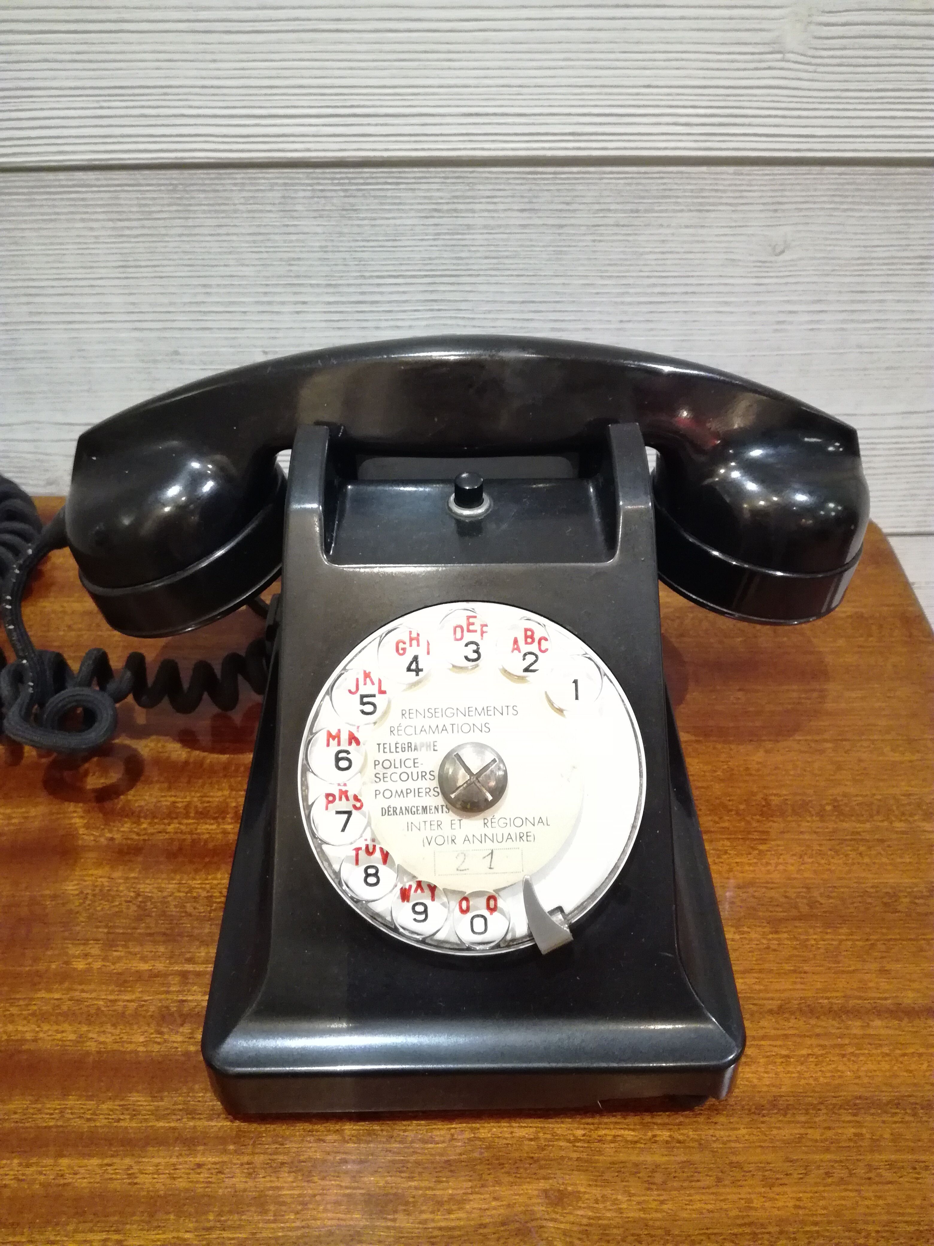 Telephone black bakelite