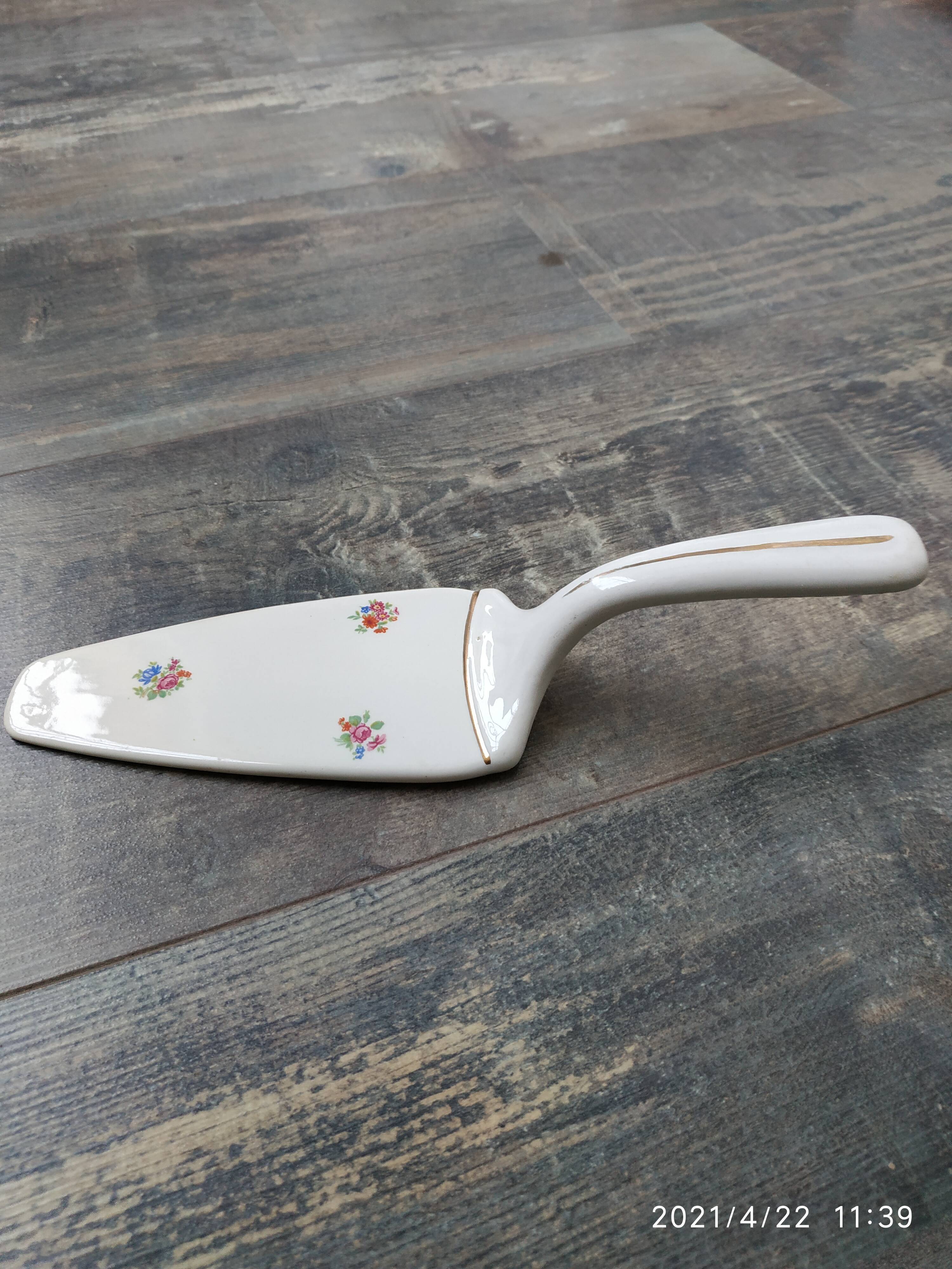 Cake shovel