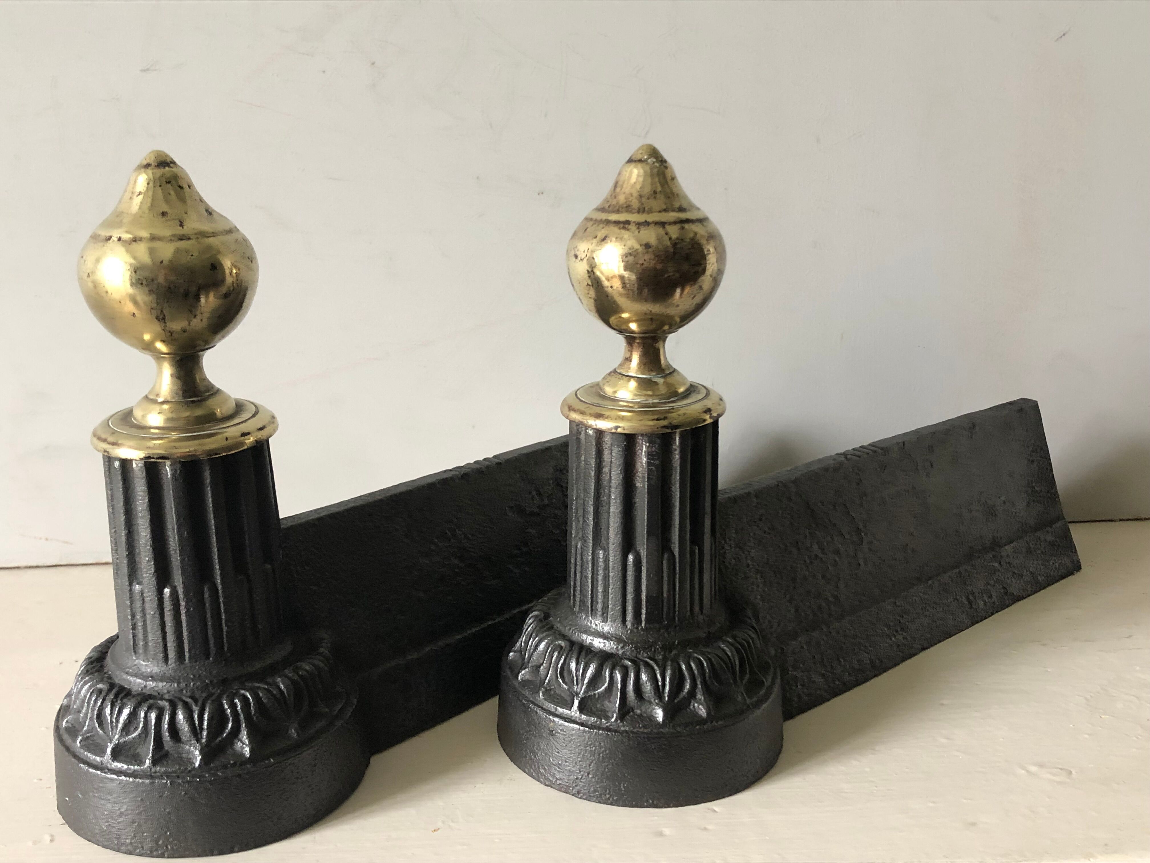 Pair of neoclassical chenets