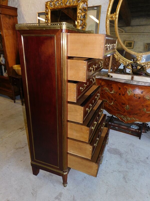 Chiffonnier semainier style Louis XVI en palissandre