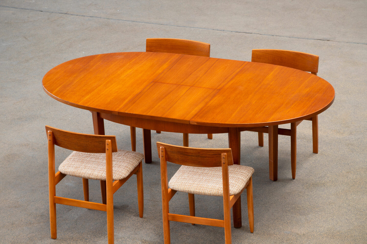 Scandinavian table in blond teck 1960