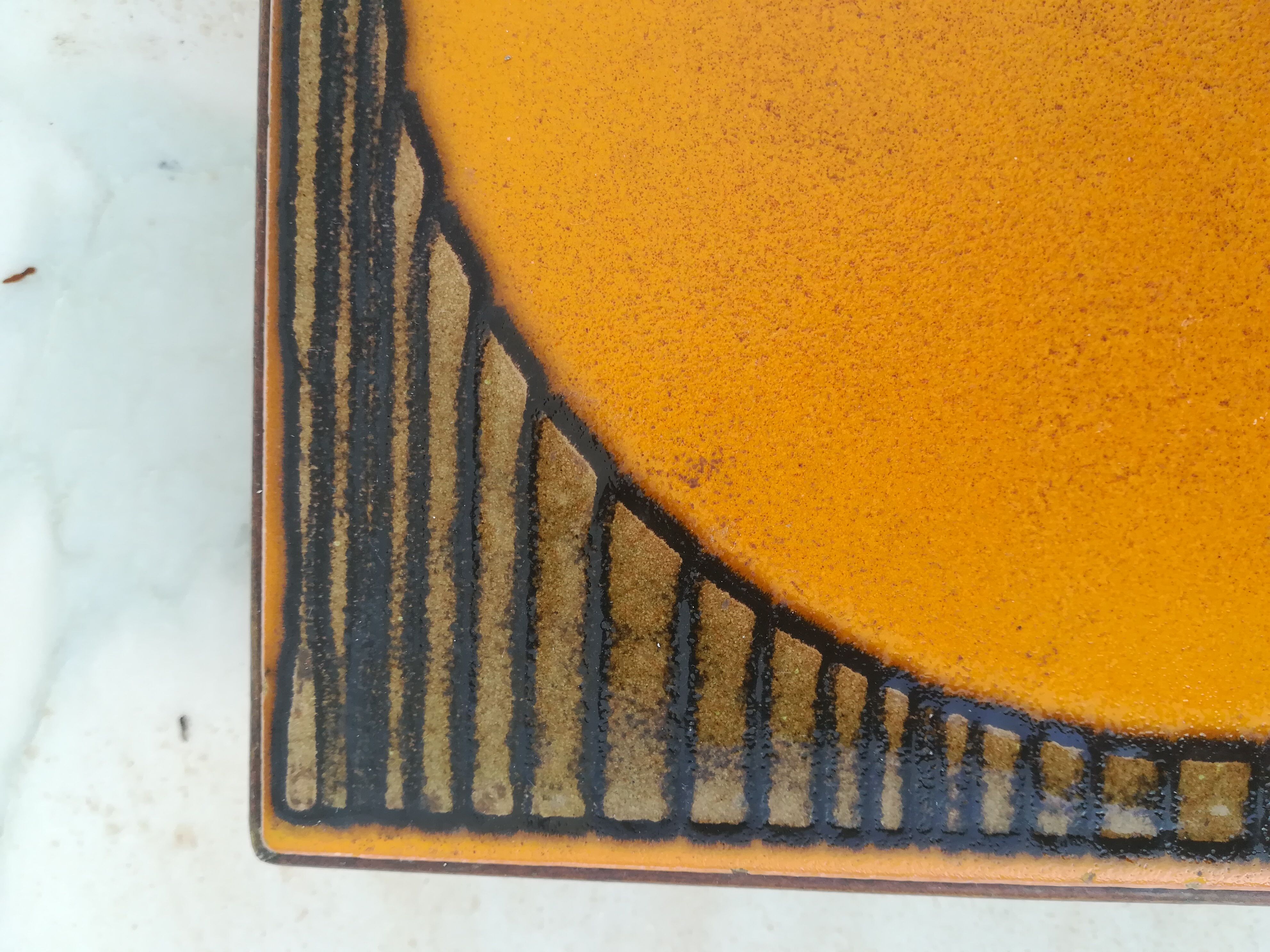 Pop ceramic dish underside