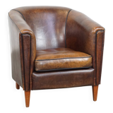 Sheep leather club chair finished with black piping