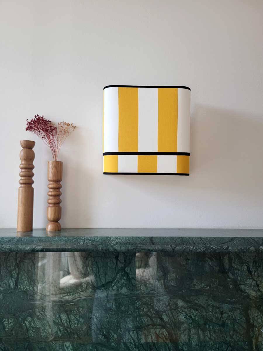 La divine – yellow deckchair striped wall light (large model).