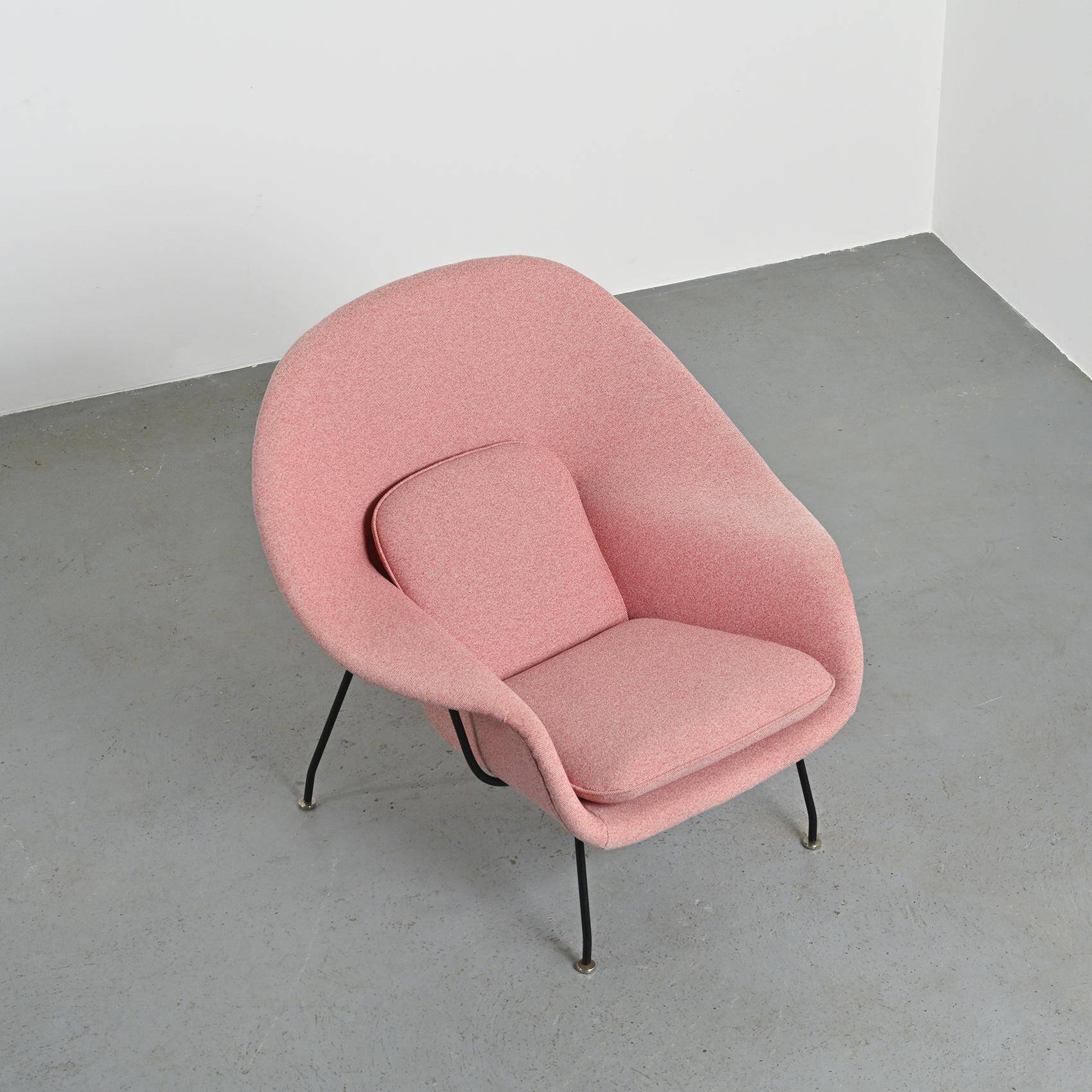 Womb Chair 1st edition by Eero Saarinen, Knoll circa 1948.