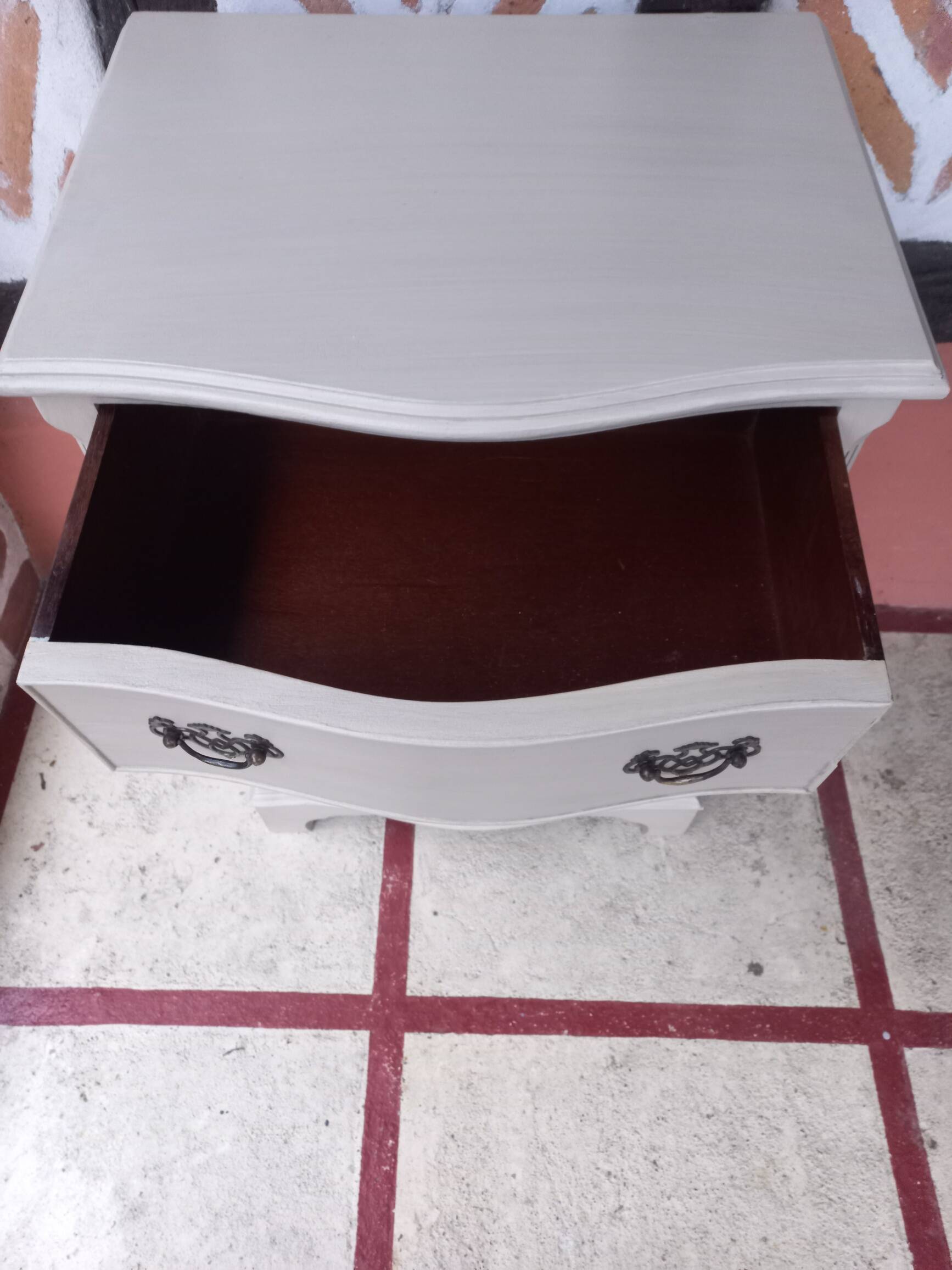 Petite commode anglaise patinée lin vieilli