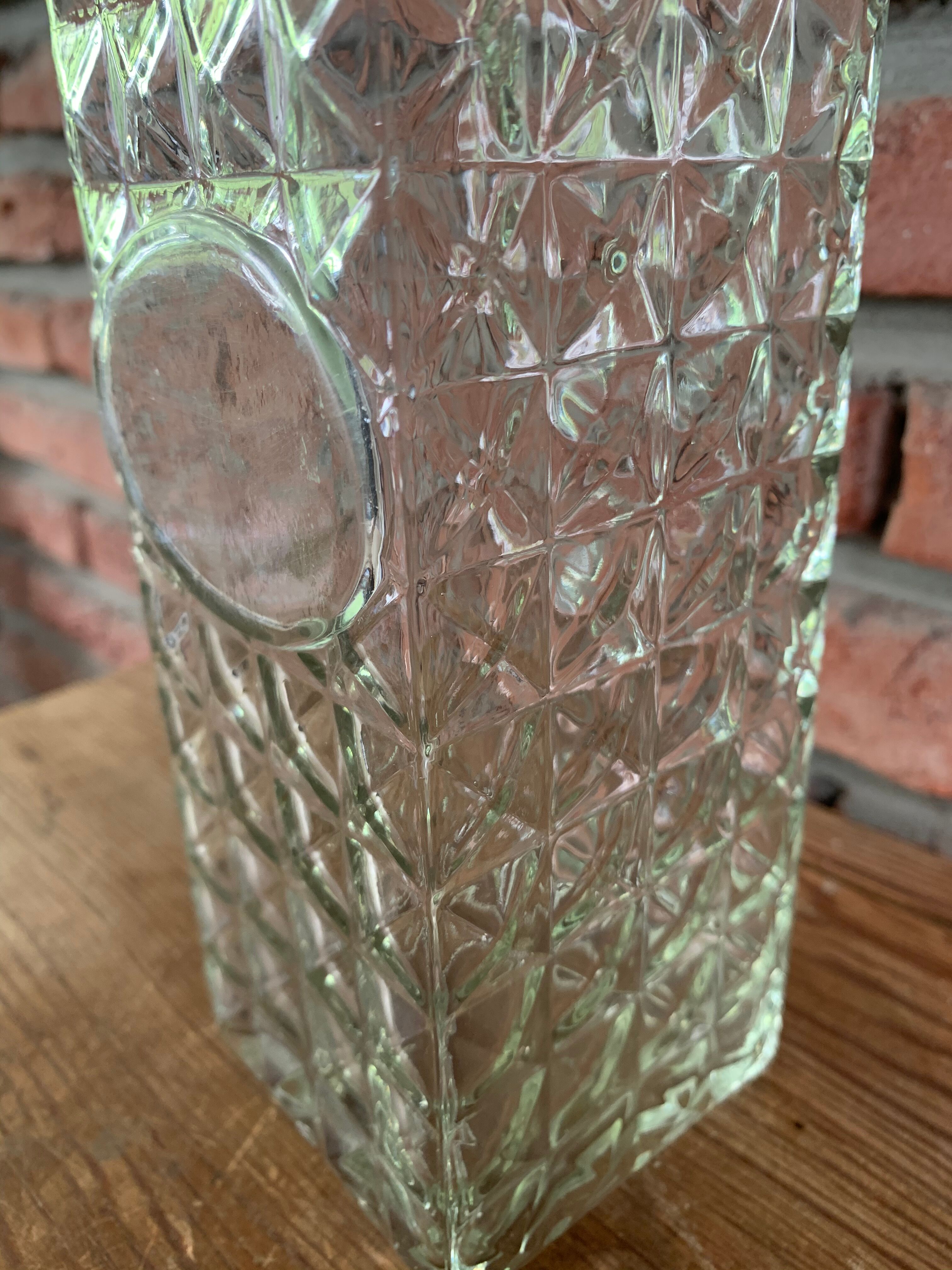 Diamond carafe