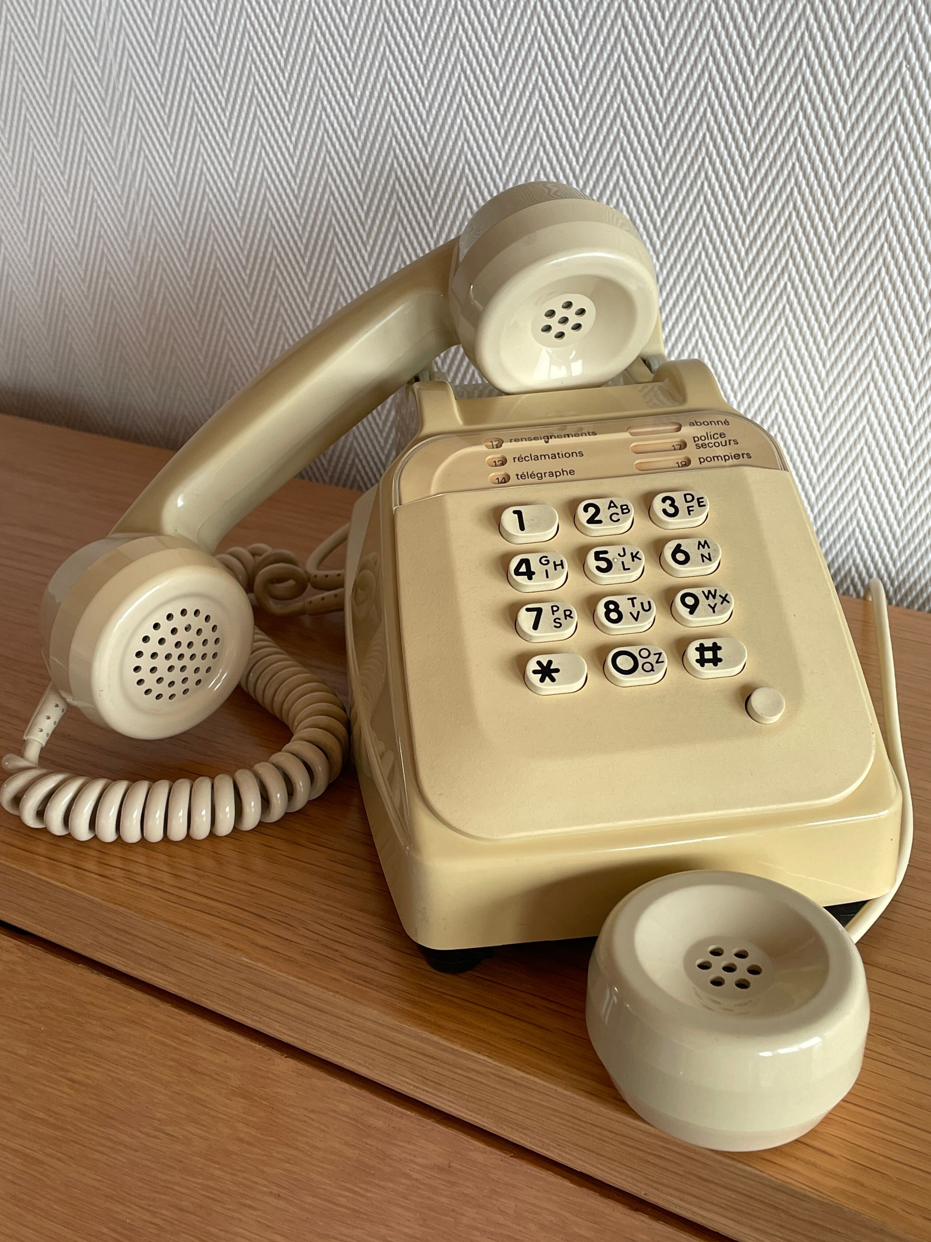 Socotel S63 phone with keys from the 80s